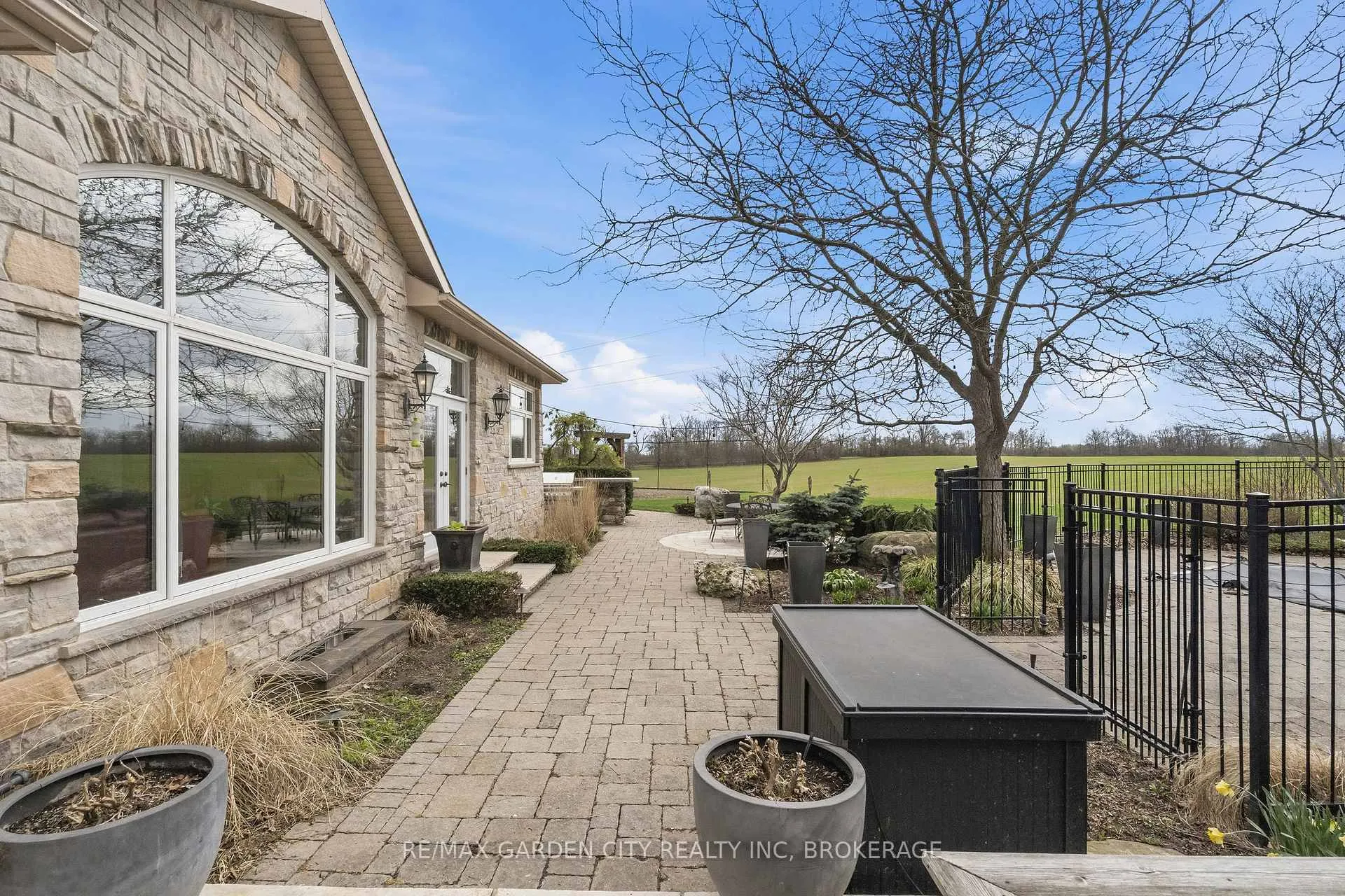 Photo 35 of 802 Sawmill Road, Hamilton, Ancaster — HOMEH