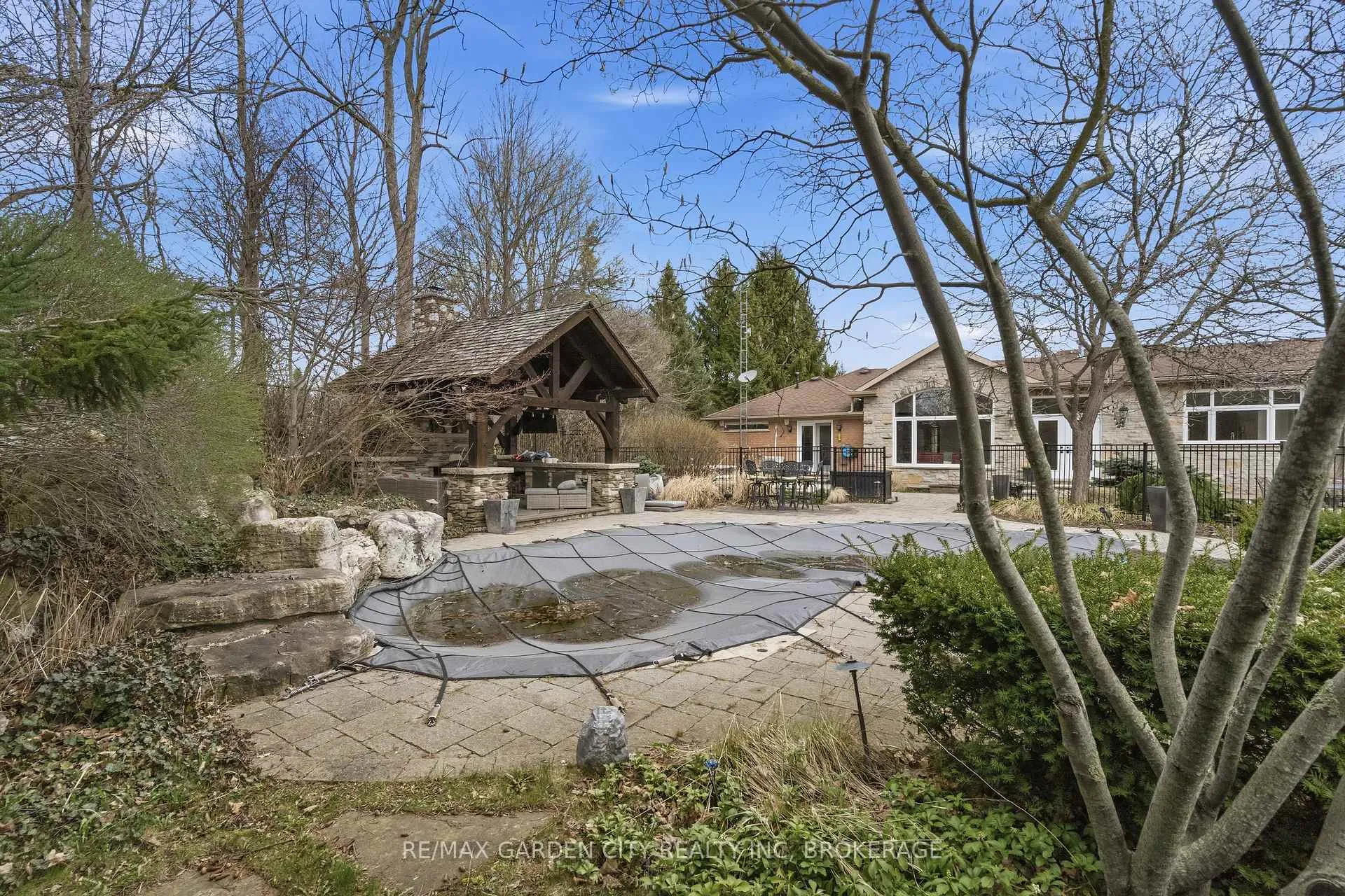 Photo 38 of 802 Sawmill Road, Hamilton, Ancaster — HOMEH
