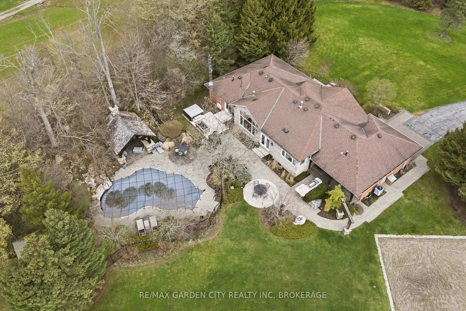 Photo 40 of 802 Sawmill Road, Hamilton, Ancaster — HOMEH