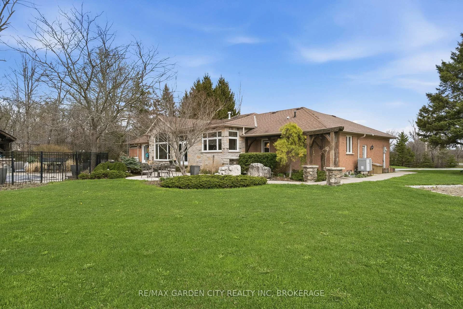 Photo 47 of 802 Sawmill Road, Hamilton, Ancaster — HOMEH