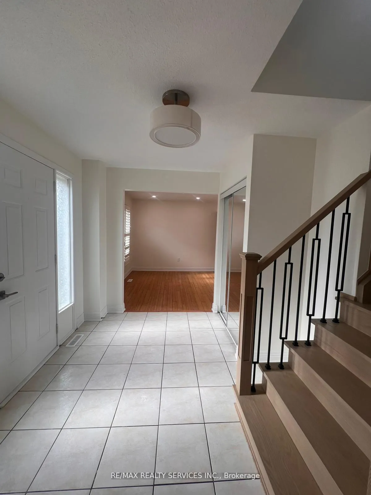 Photo 3 of 31 Junewood Crescent, Brampton, Northgate — HOMEH