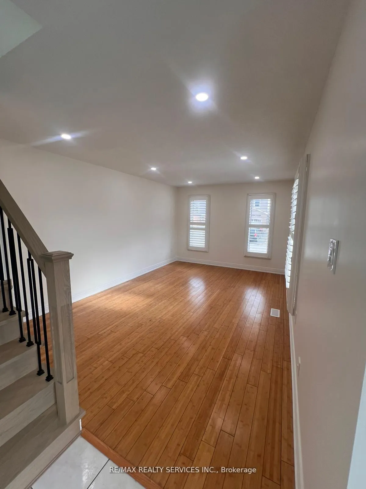Photo 4 of 31 Junewood Crescent, Brampton, Northgate — HOMEH