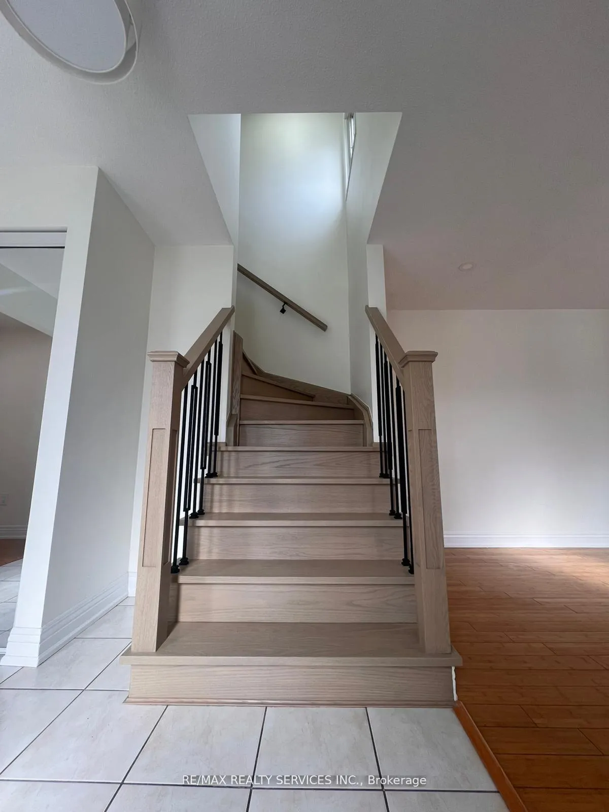 Photo 8 of 31 Junewood Crescent, Brampton, Northgate — HOMEH