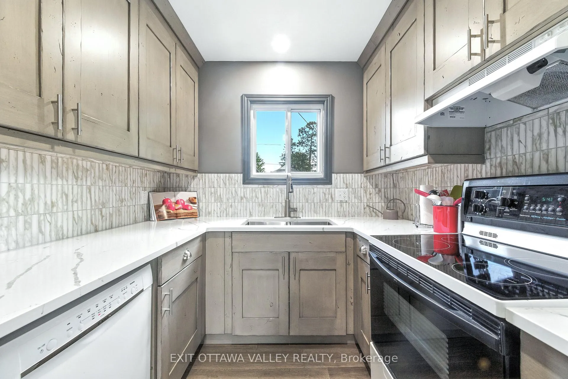 Photo 17 of 49 Glendale Avenue, Deep River — HOMEH