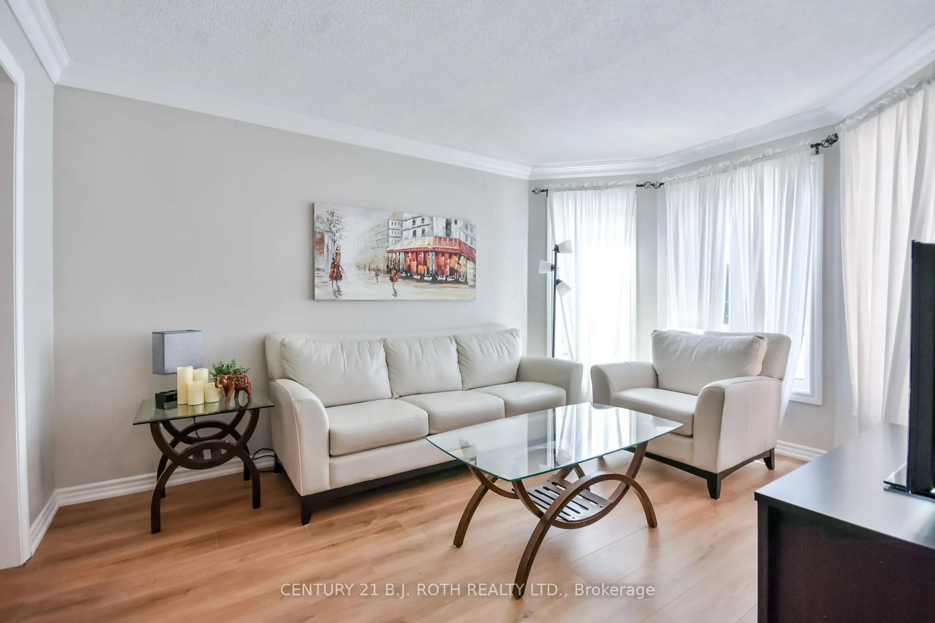 Photo 4 of 28 Shaina Court, Barrie, Painswick South — HOMEH