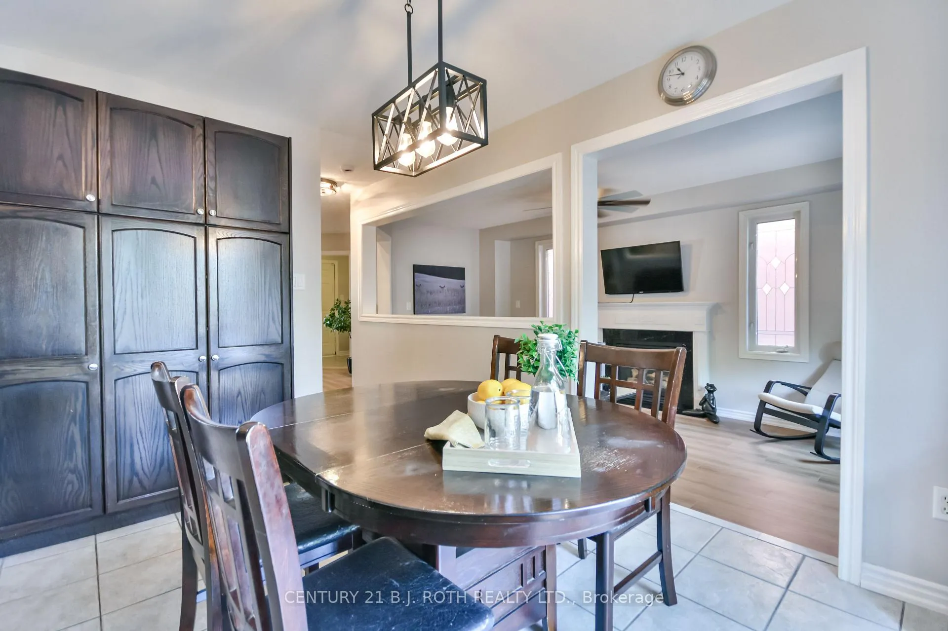 Photo 10 of 28 Shaina Court, Barrie, Painswick South — HOMEH
