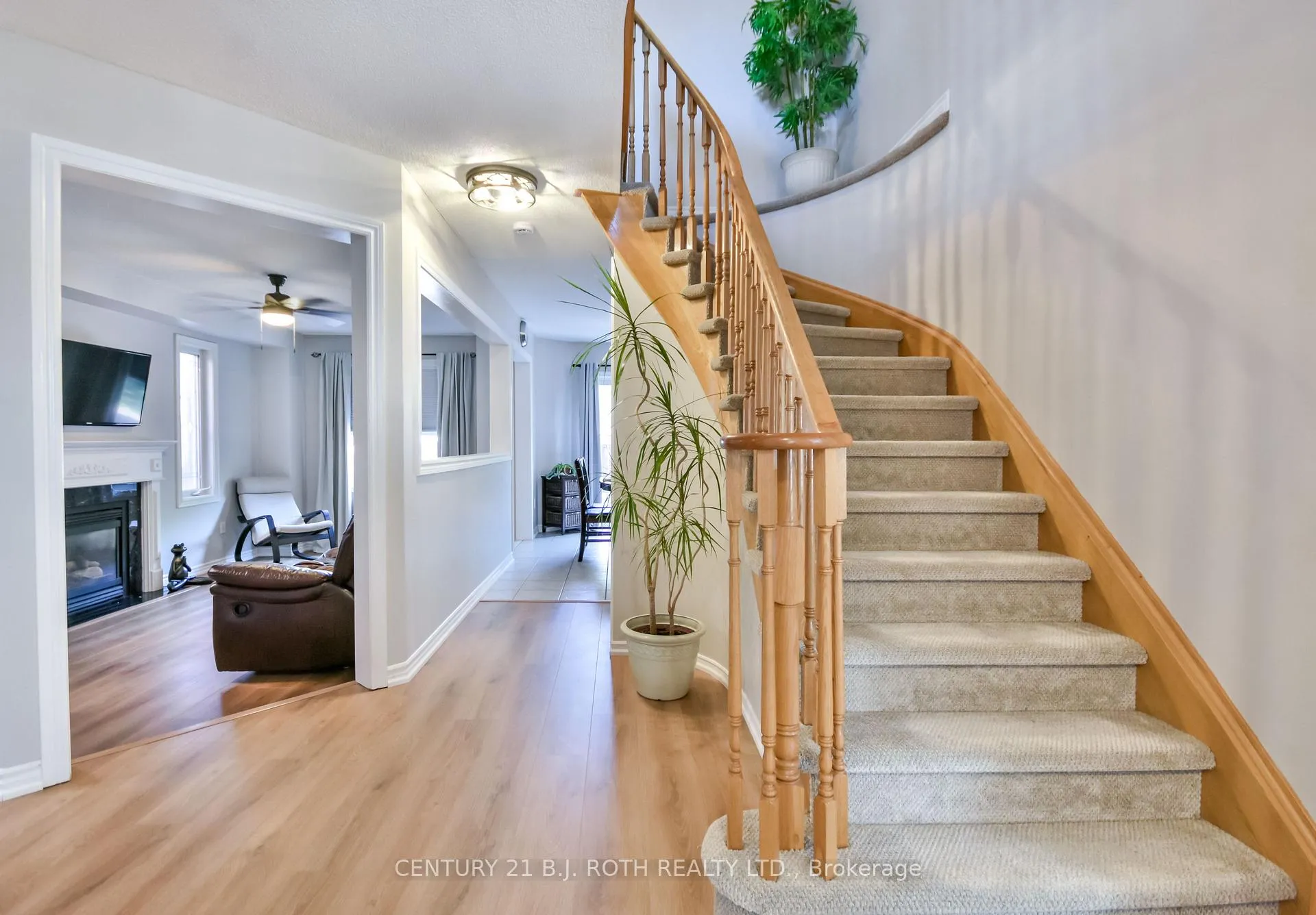 Photo 16 of 28 Shaina Court, Barrie, Painswick South — HOMEH