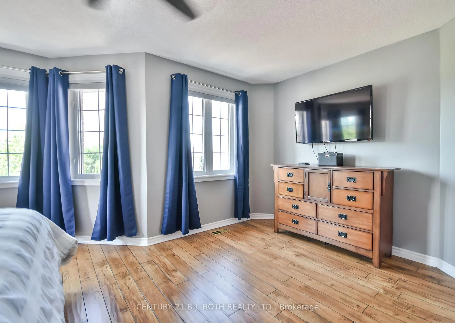 Photo 19 of 28 Shaina Court, Barrie, Painswick South — HOMEH