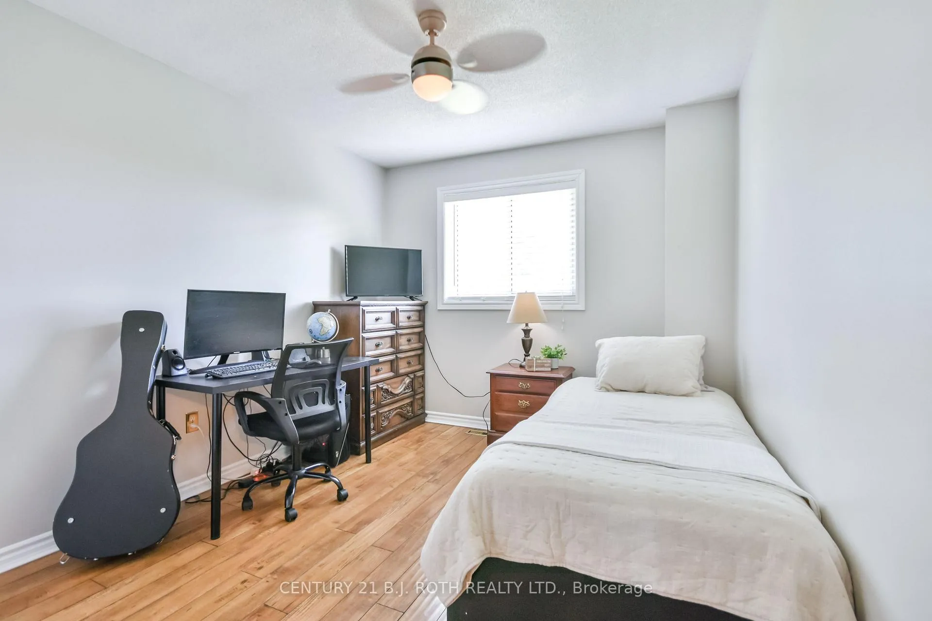Photo 24 of 28 Shaina Court, Barrie, Painswick South — HOMEH