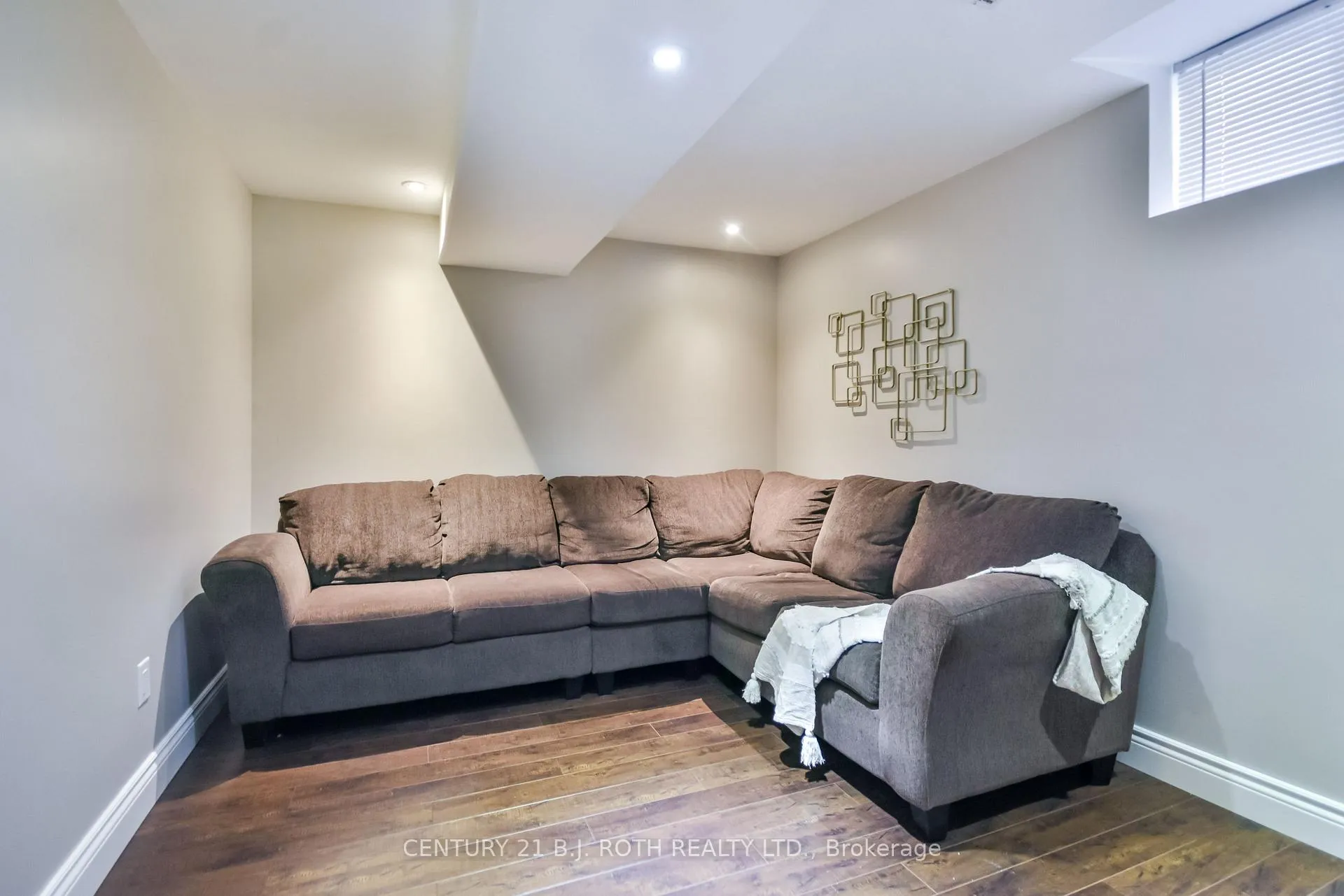 Photo 34 of 28 Shaina Court, Barrie, Painswick South — HOMEH