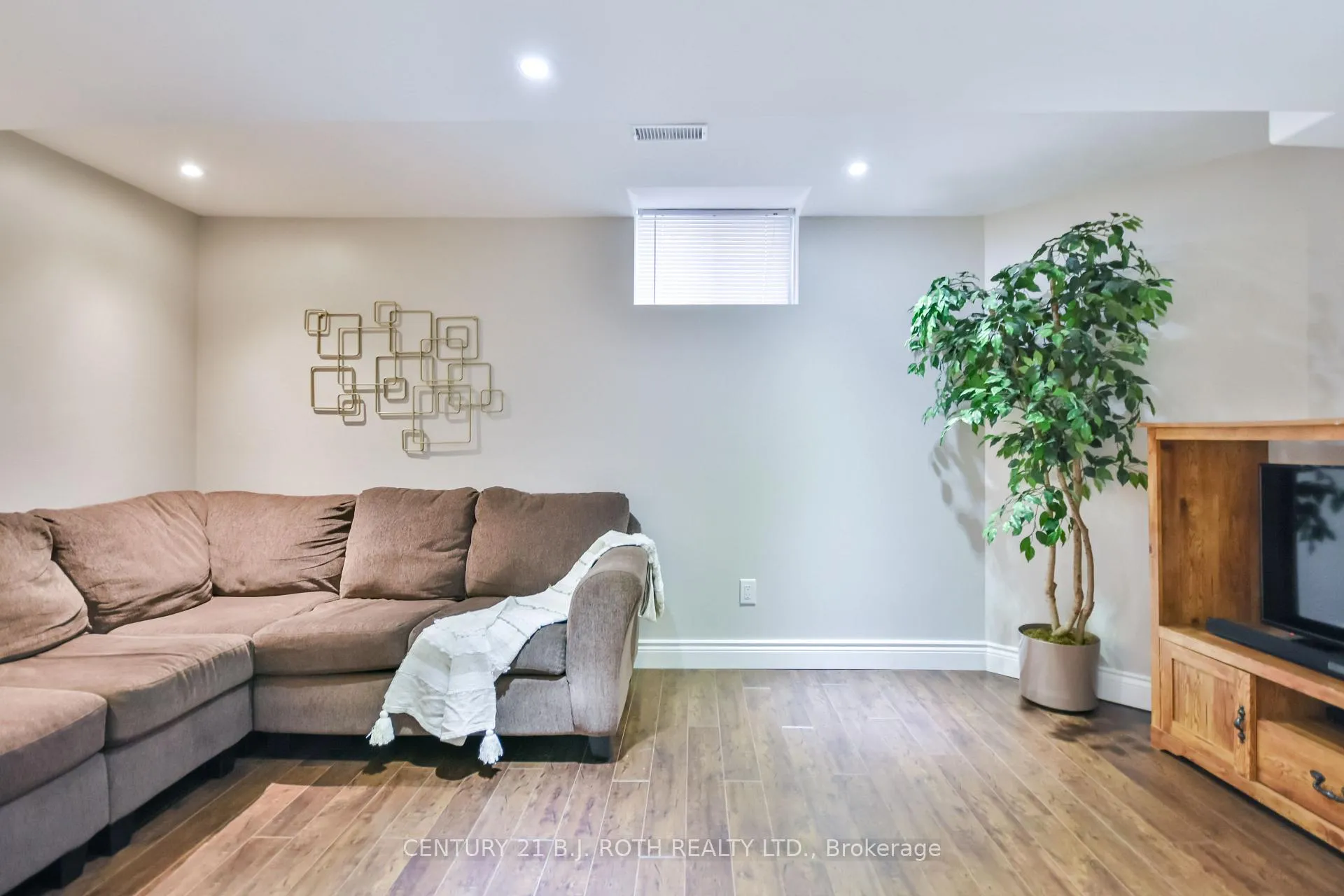 Photo 35 of 28 Shaina Court, Barrie, Painswick South — HOMEH