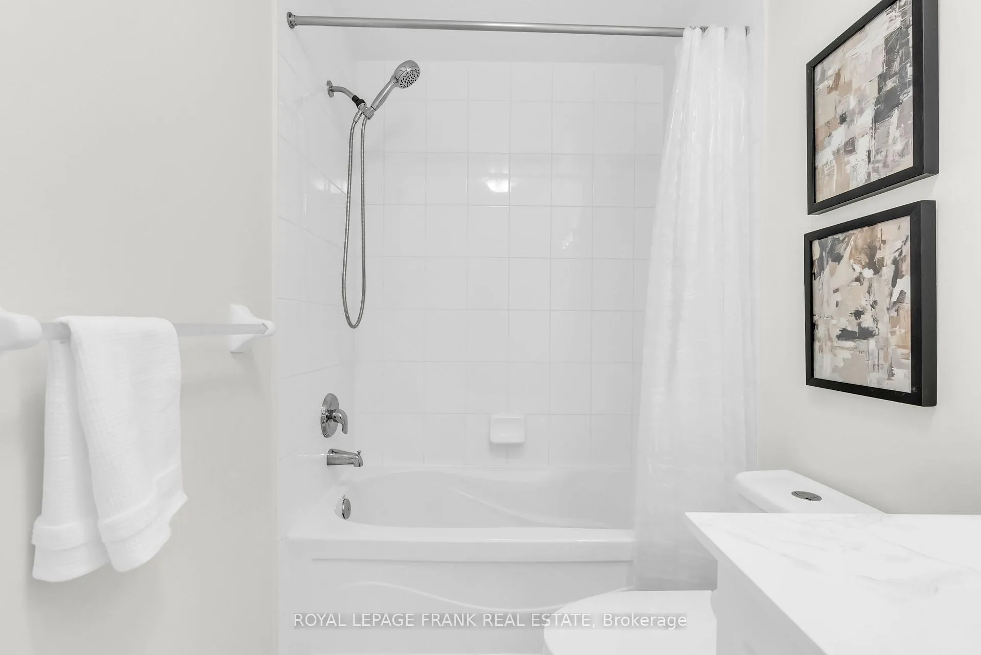 Photo 38 of 58 Decourcy-Ireland Circle, Ajax, Northeast Ajax — HOMEH