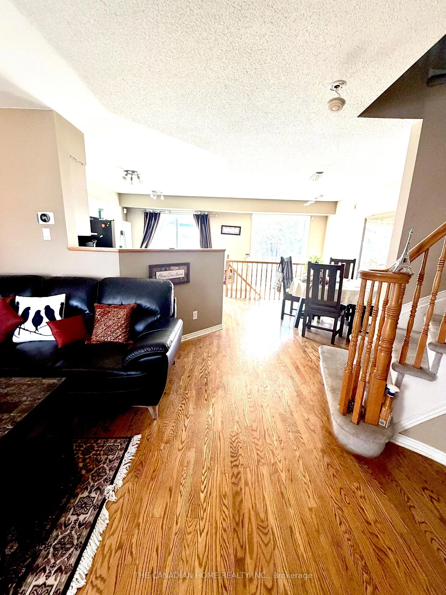 Photo 2 of 1435 Lynx Crescent, Ottawa, Fallingbrook/Pineridge — HOMEH