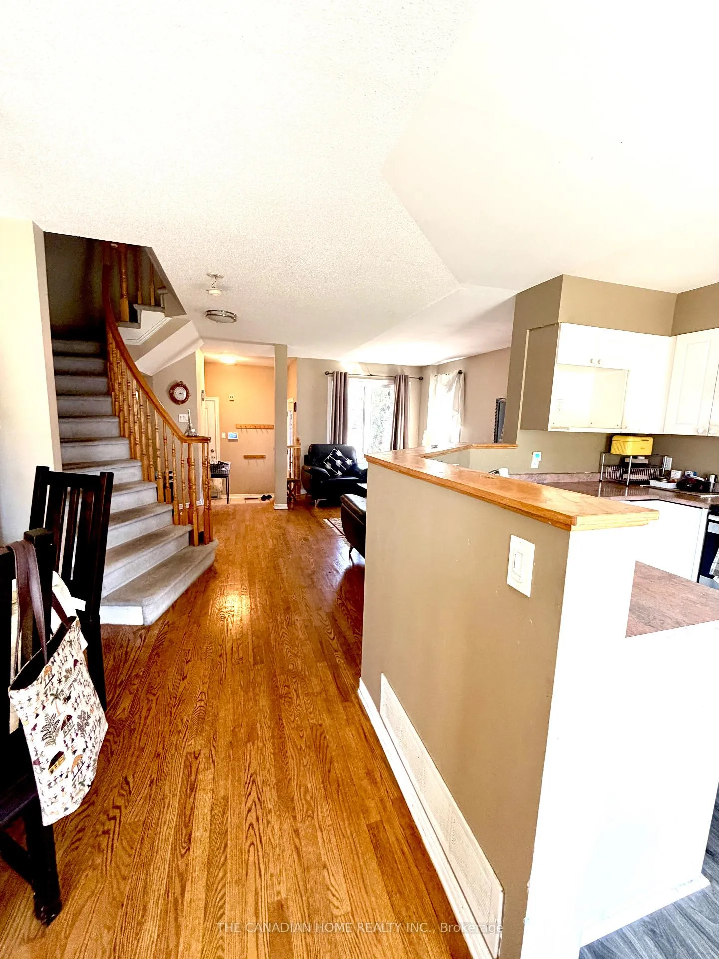 Photo 10 of 1435 Lynx Crescent, Ottawa, Fallingbrook/Pineridge — HOMEH