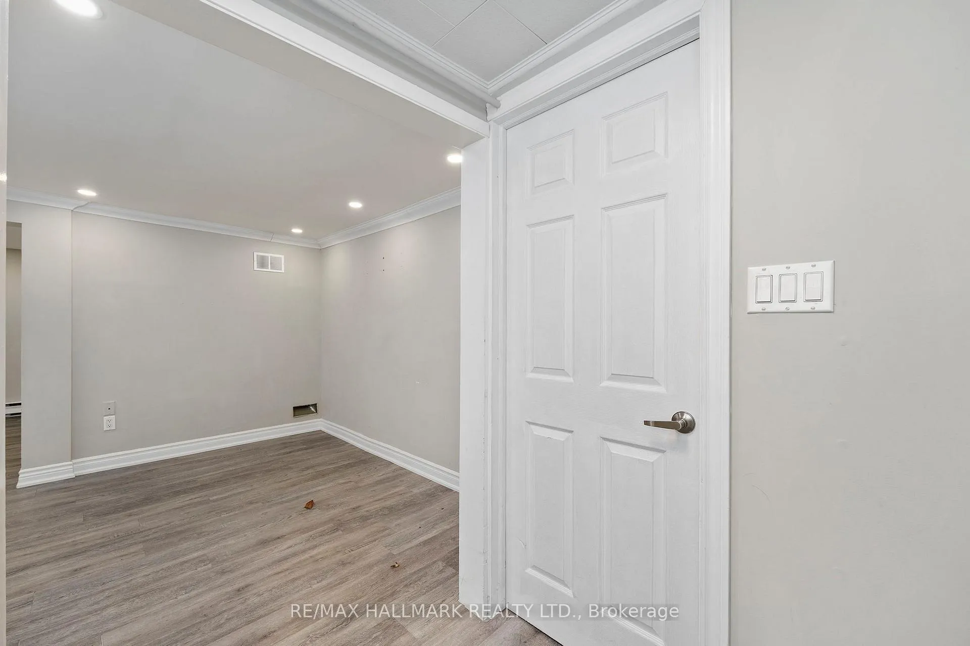 Photo 3 of 41 Shirlea Boulevard, Georgina, Keswick South — HOMEH