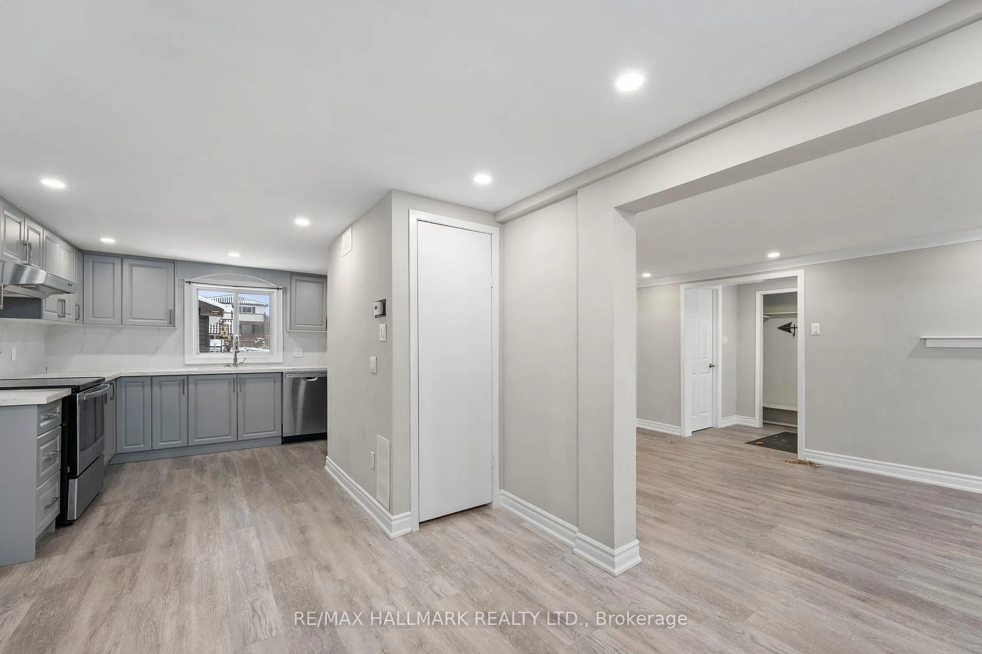 Photo 10 of 41 Shirlea Boulevard, Georgina, Keswick South — HOMEH