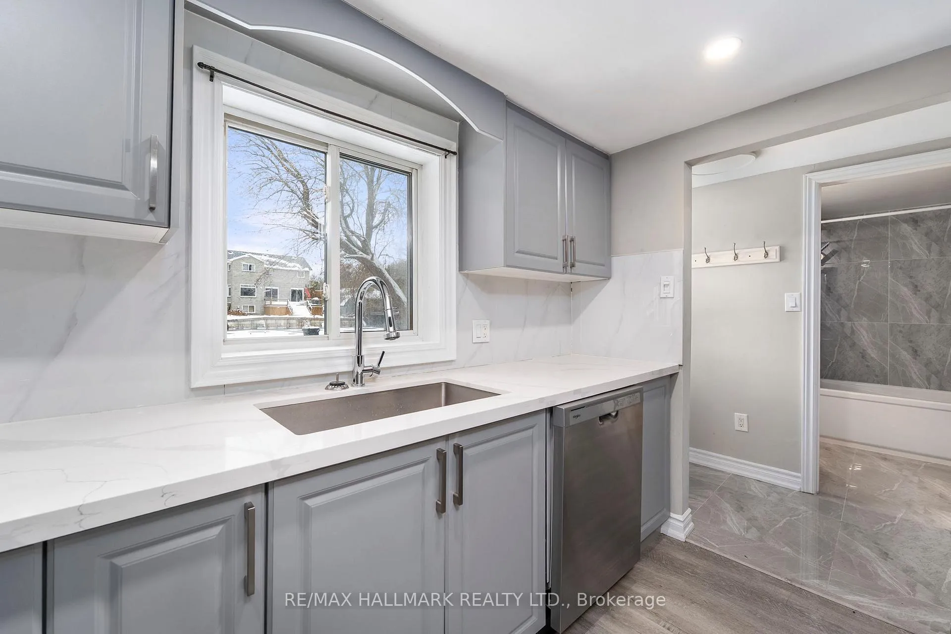 Photo 14 of 41 Shirlea Boulevard, Georgina, Keswick South — HOMEH