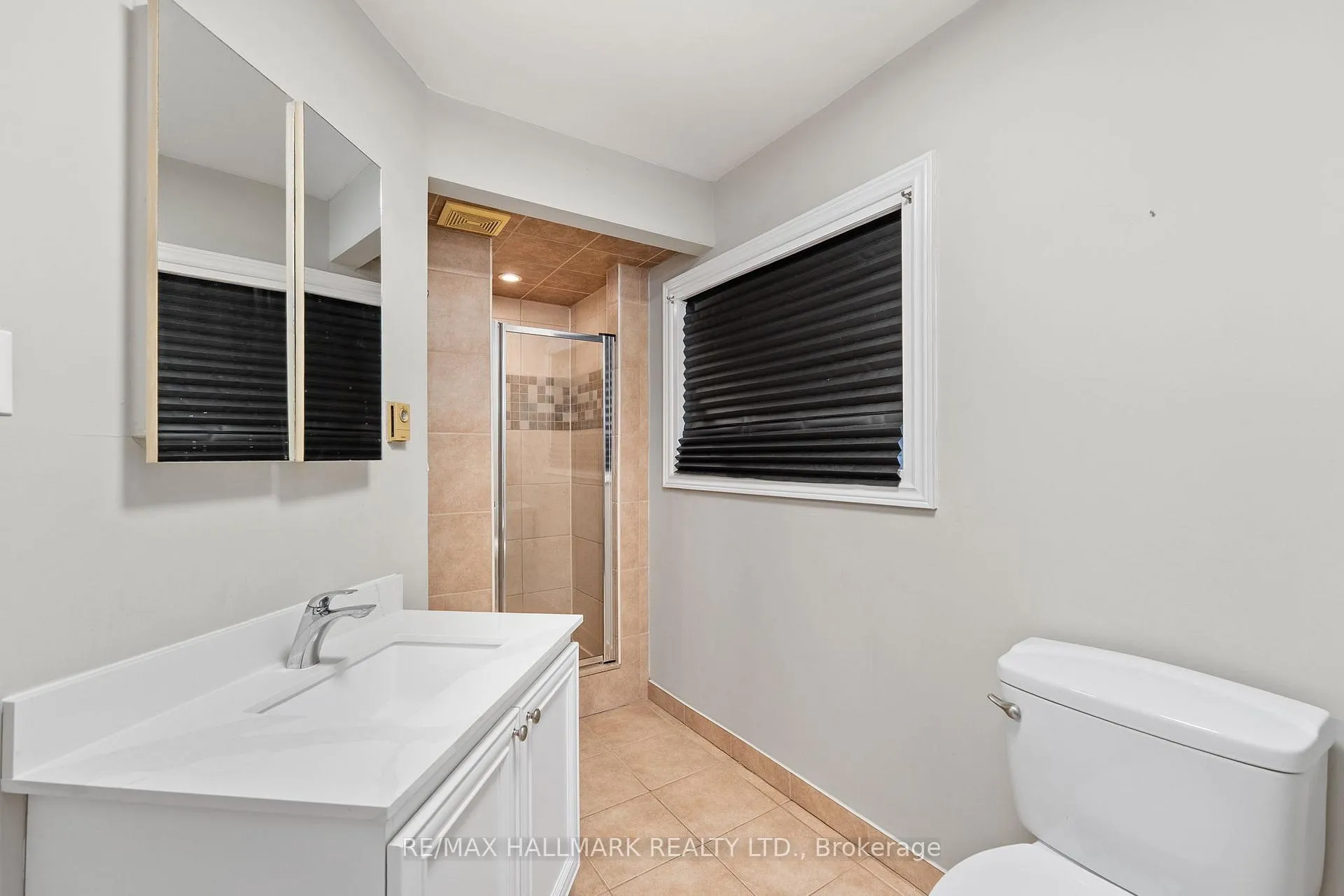 Photo 28 of 41 Shirlea Boulevard, Georgina, Keswick South — HOMEH