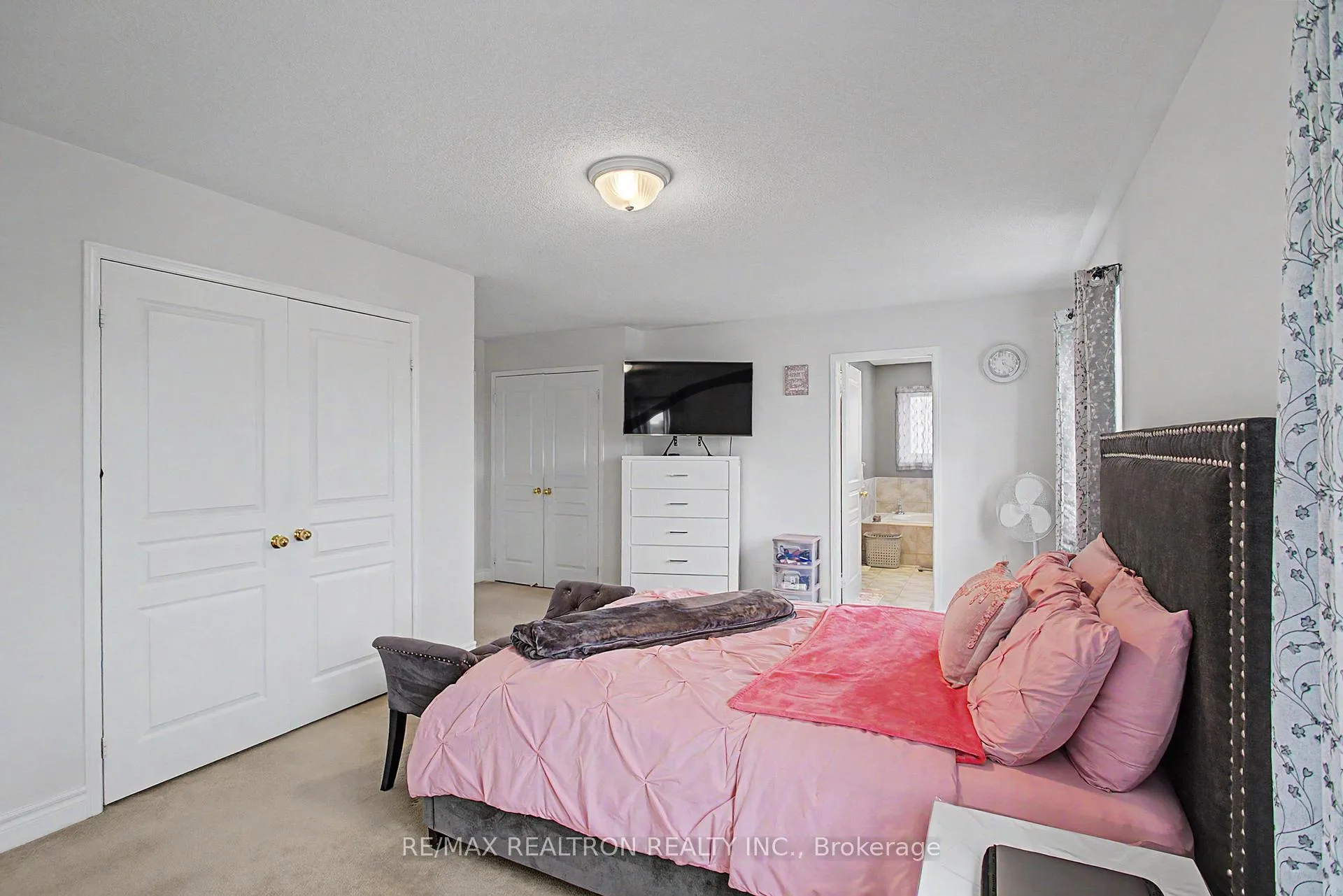 Photo 10 of 68 Loughlin Hill Crescent, Ajax, Central East — HOMEH