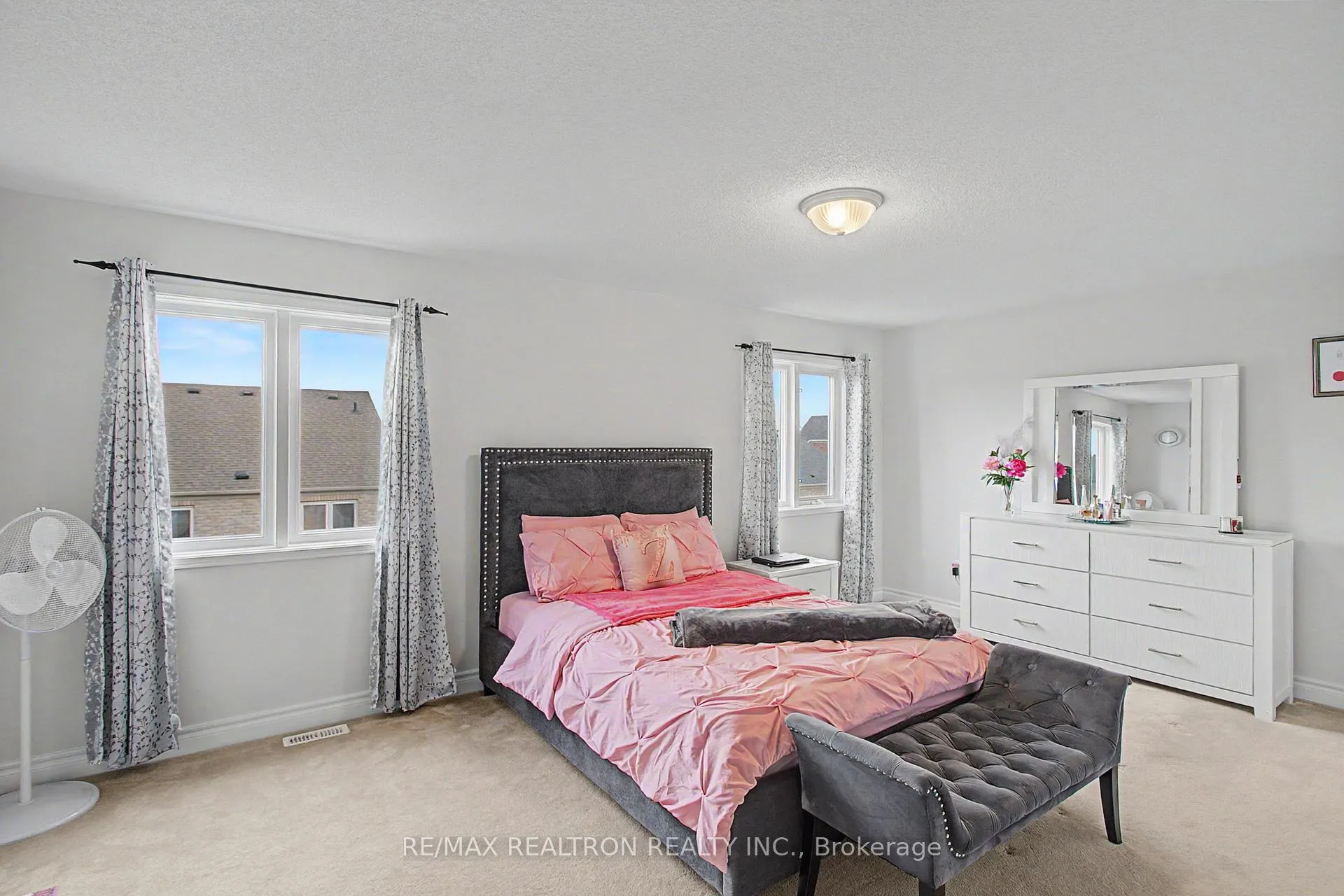 Photo 11 of 68 Loughlin Hill Crescent, Ajax, Central East — HOMEH