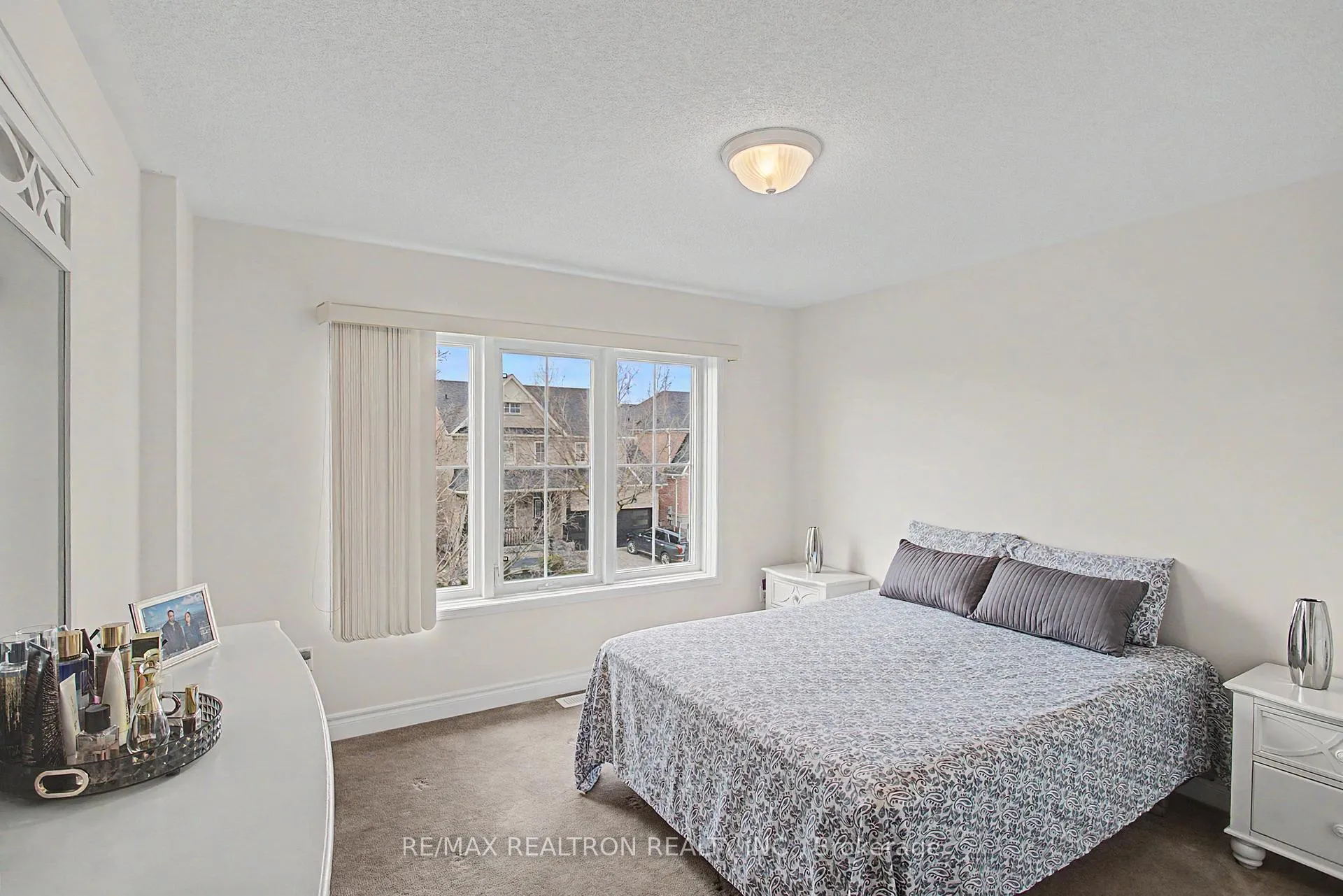 Photo 16 of 68 Loughlin Hill Crescent, Ajax, Central East — HOMEH