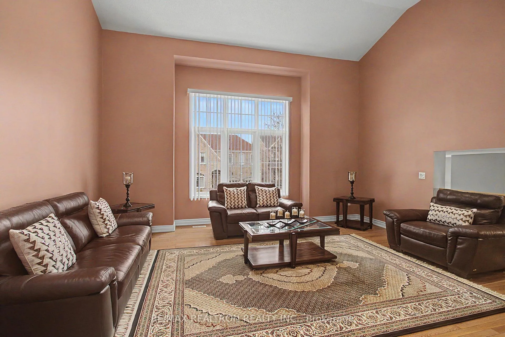 Photo 20 of 68 Loughlin Hill Crescent, Ajax, Central East — HOMEH