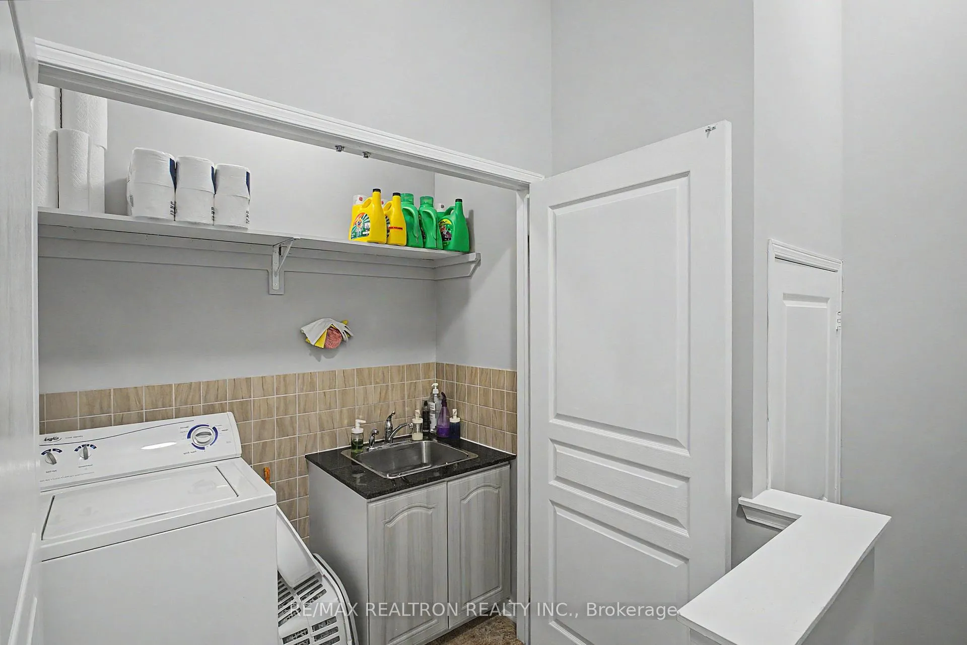 Photo 22 of 68 Loughlin Hill Crescent, Ajax, Central East — HOMEH