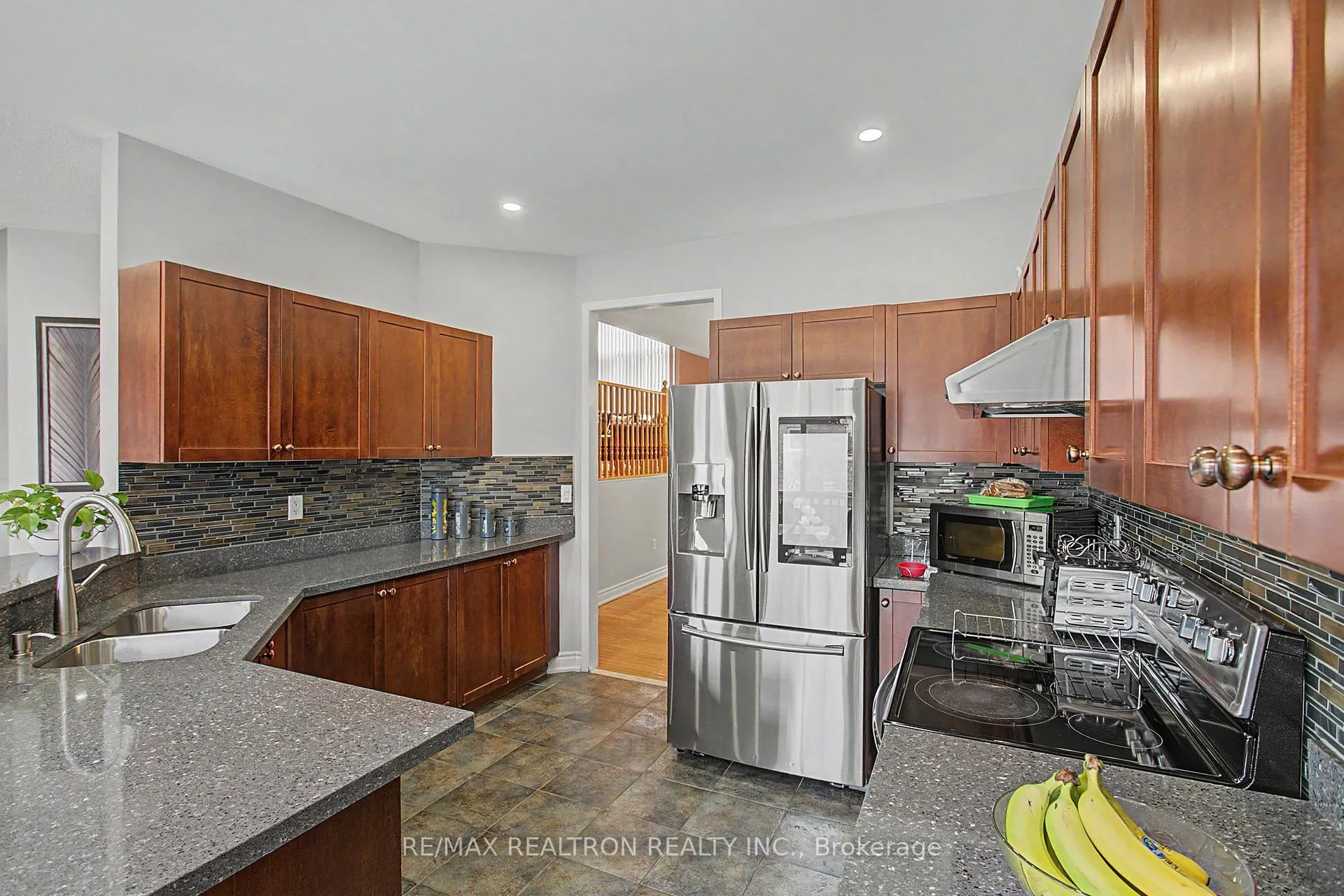 Photo 23 of 68 Loughlin Hill Crescent, Ajax, Central East — HOMEH