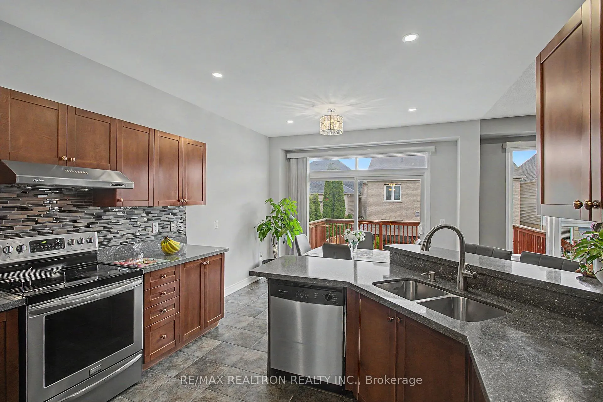 Photo 24 of 68 Loughlin Hill Crescent, Ajax, Central East — HOMEH