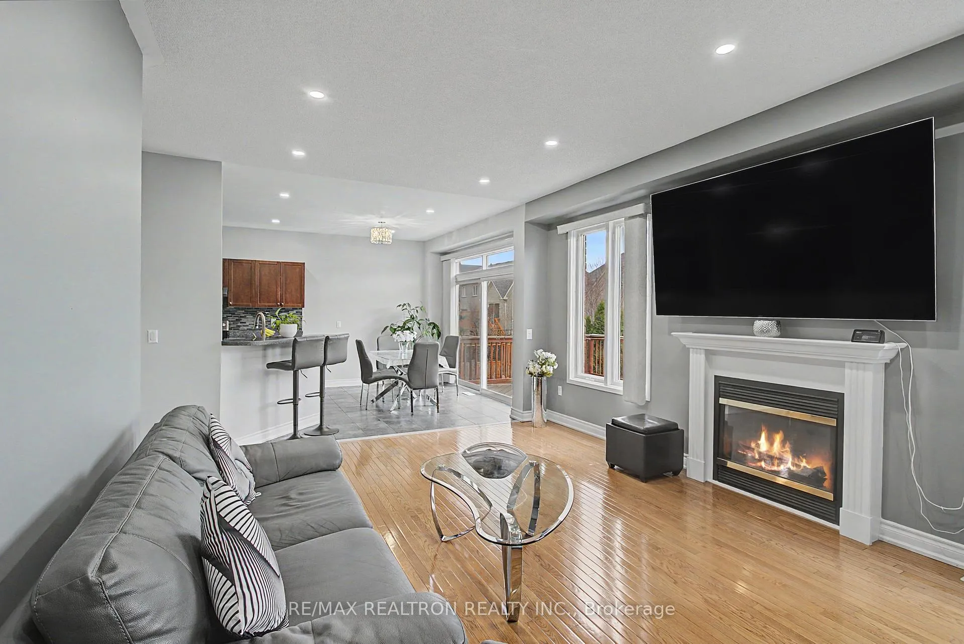 Photo 28 of 68 Loughlin Hill Crescent, Ajax, Central East — HOMEH