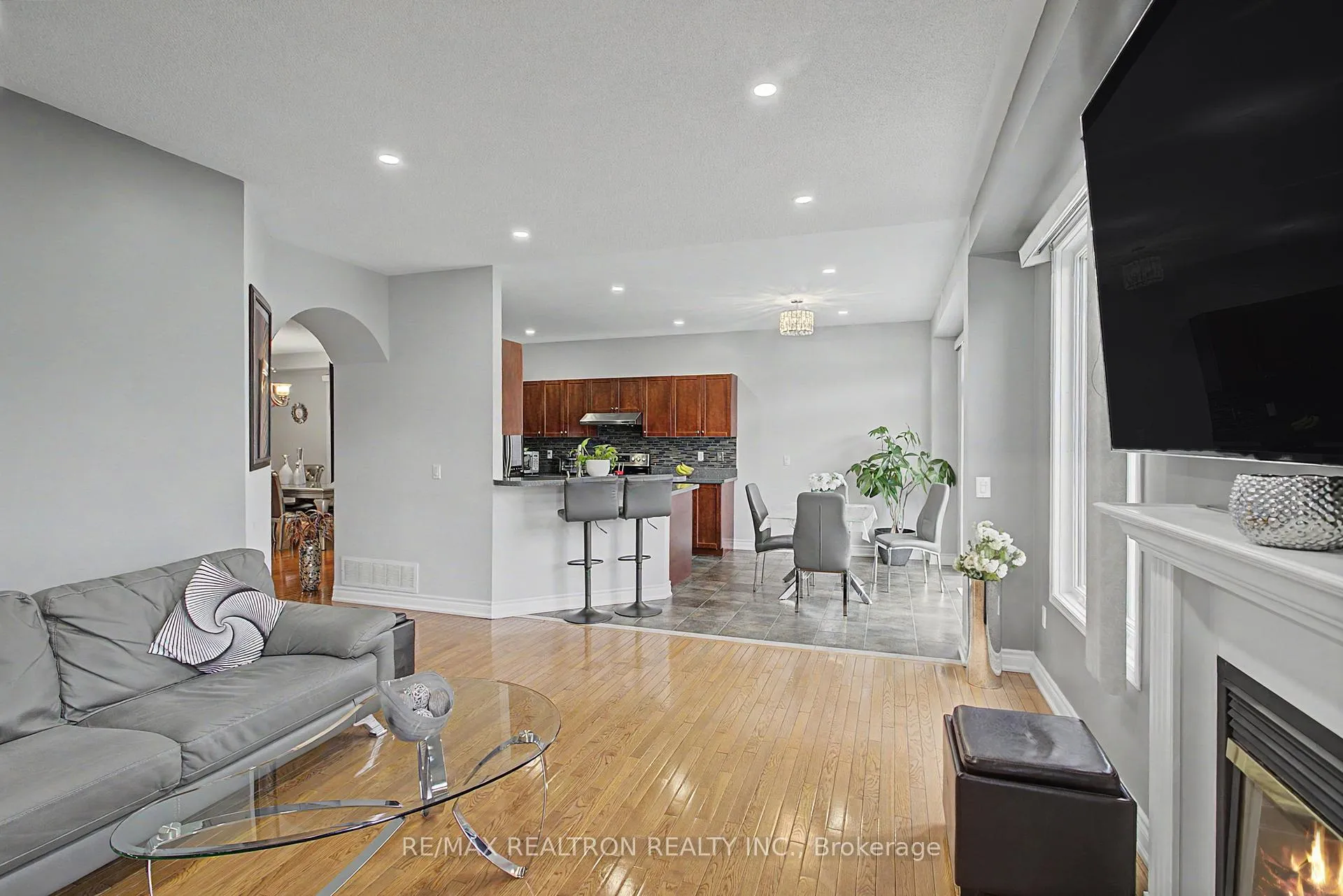 Photo 29 of 68 Loughlin Hill Crescent, Ajax, Central East — HOMEH