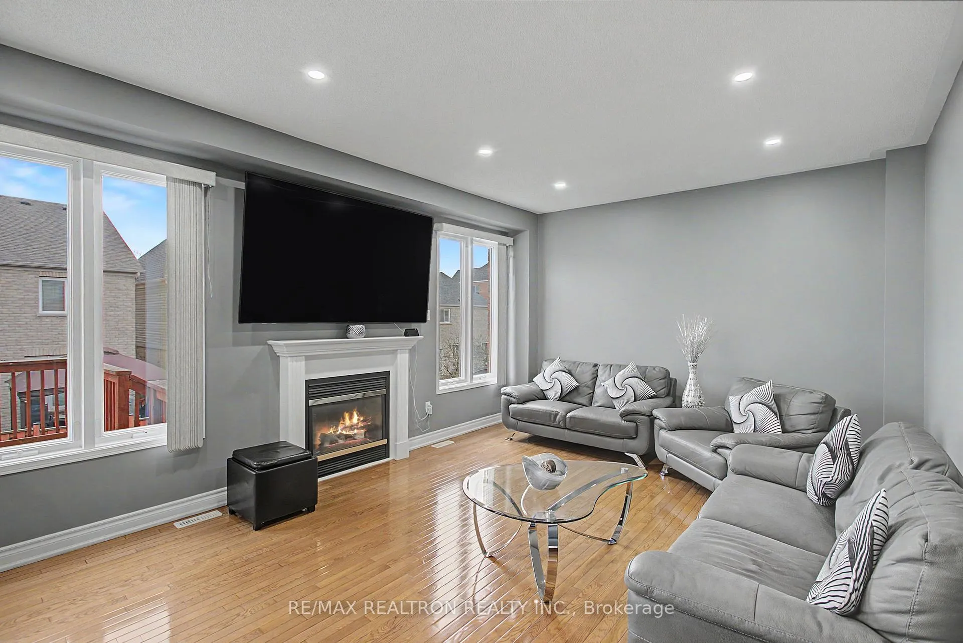 Photo 31 of 68 Loughlin Hill Crescent, Ajax, Central East — HOMEH
