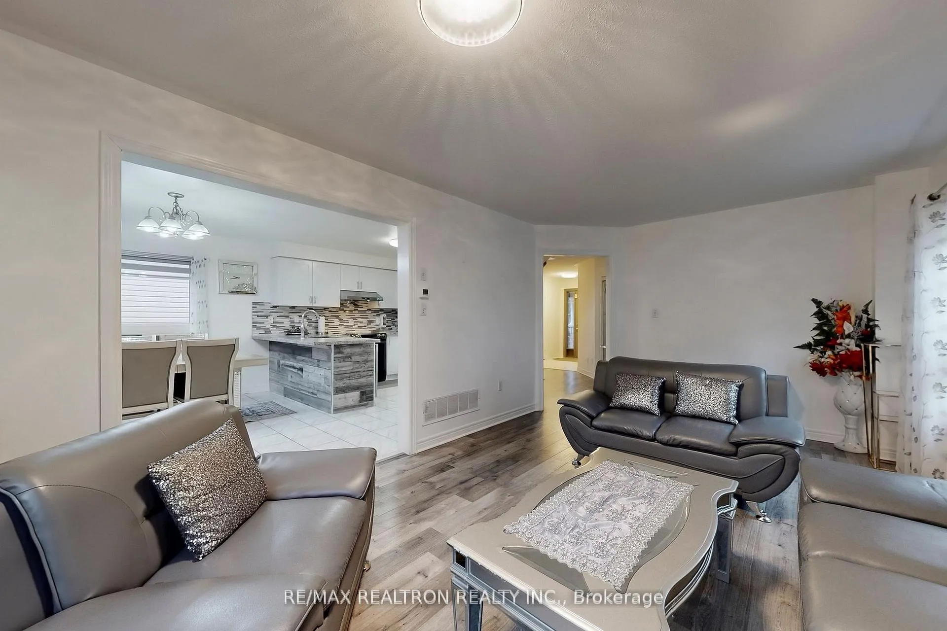 Photo 11 of 53 Longfellow Avenue, St. Catharines, Haig — HOMEH