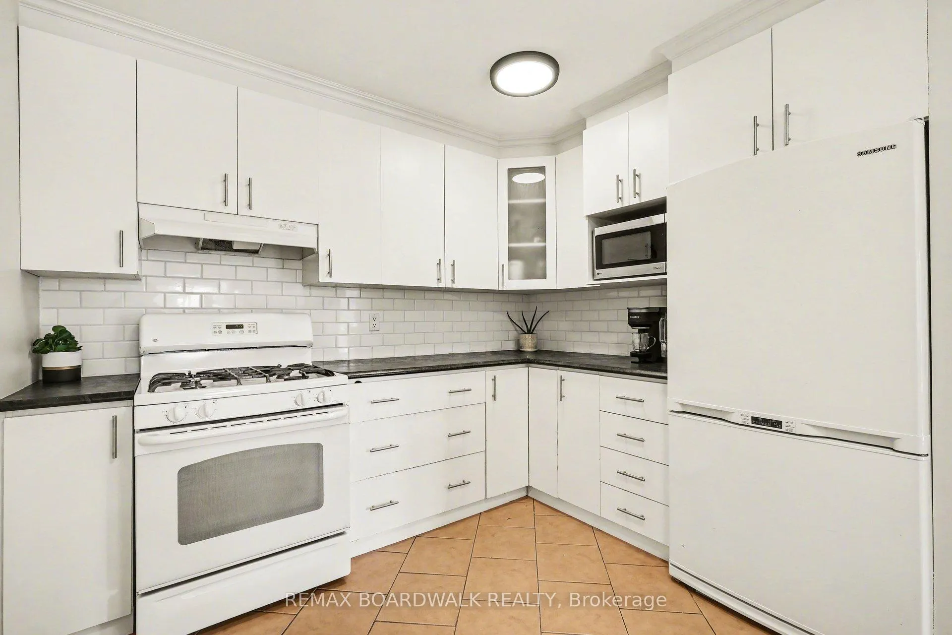 Photo 10 of 68 Houlahan Street, Ottawa, Barrhaven - Heritage Park — HOMEH
