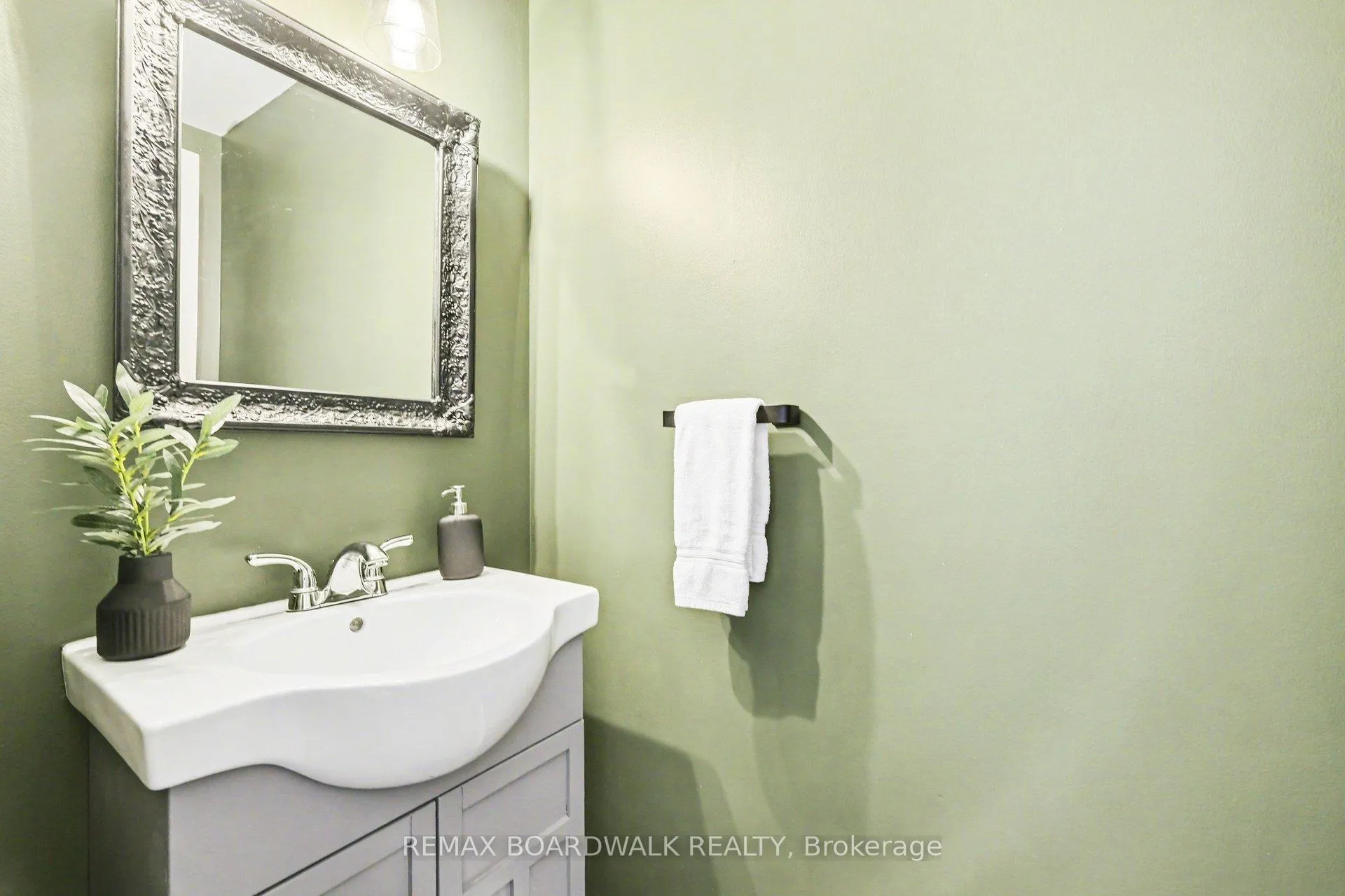 Photo 16 of 68 Houlahan Street, Ottawa, Barrhaven - Heritage Park — HOMEH