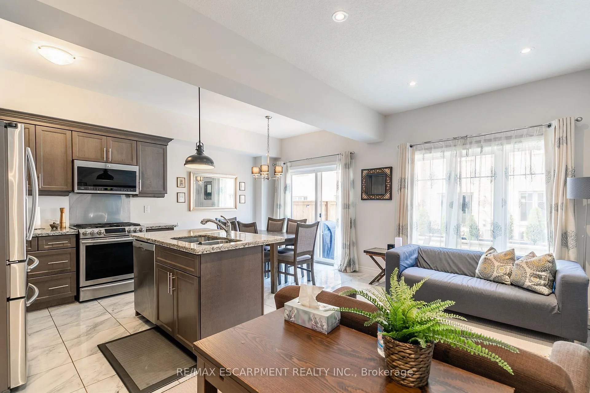 Photo 5 of Unit 45, 98 Shoreview Place, Hamilton, Stoney Creek — HOMEH