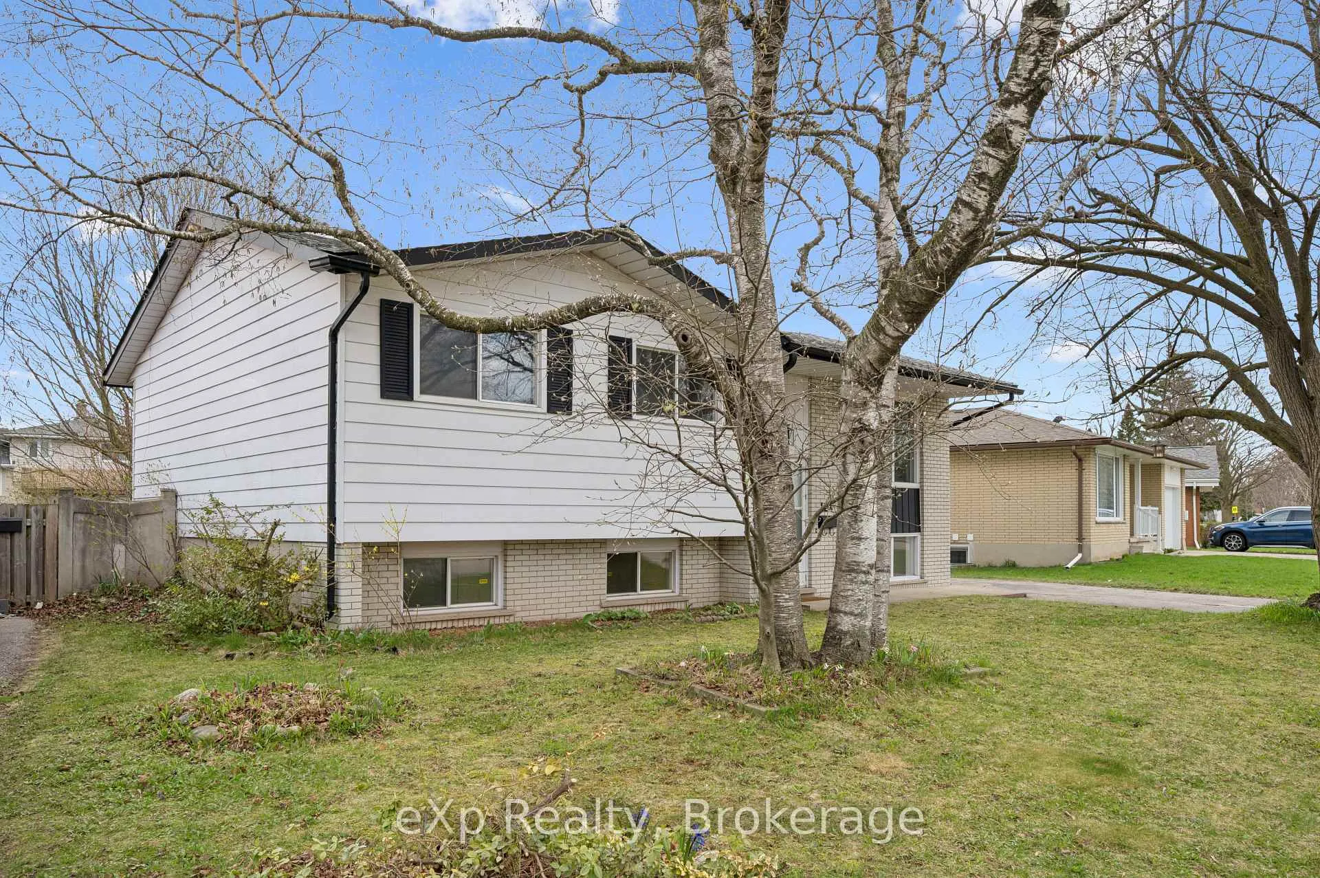 Photo 2 of 124 Montcalm Drive, Kitchener — HOMEH