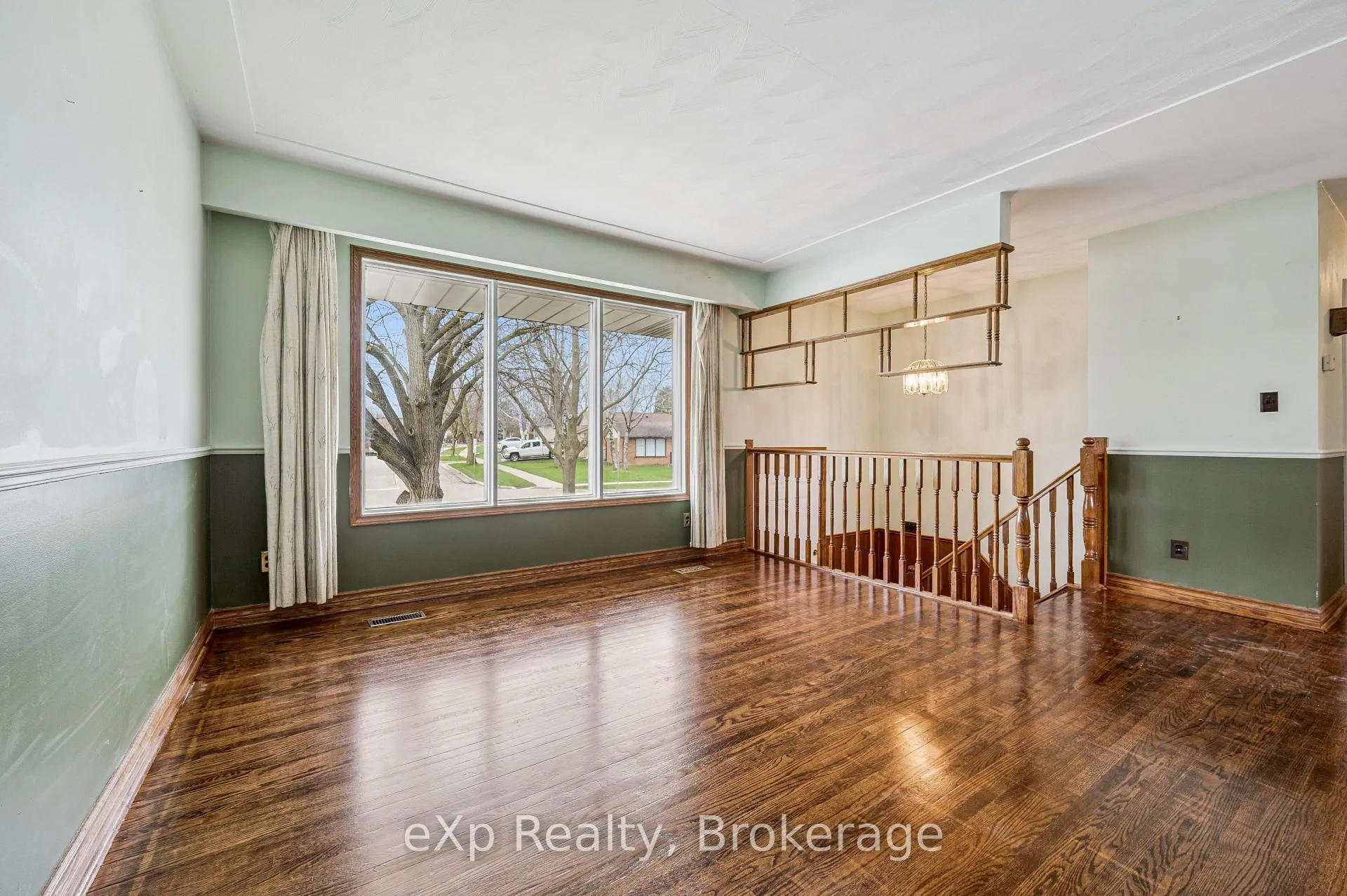 Photo 8 of 124 Montcalm Drive, Kitchener — HOMEH