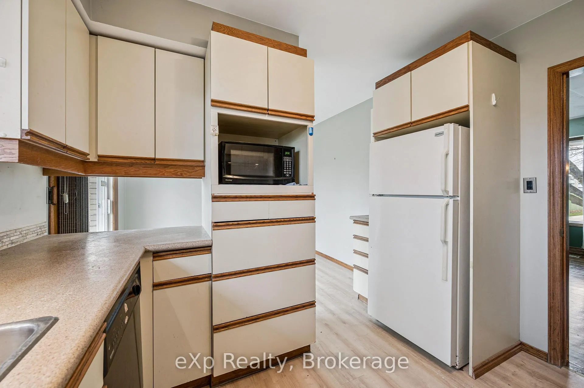 Photo 13 of 124 Montcalm Drive, Kitchener — HOMEH