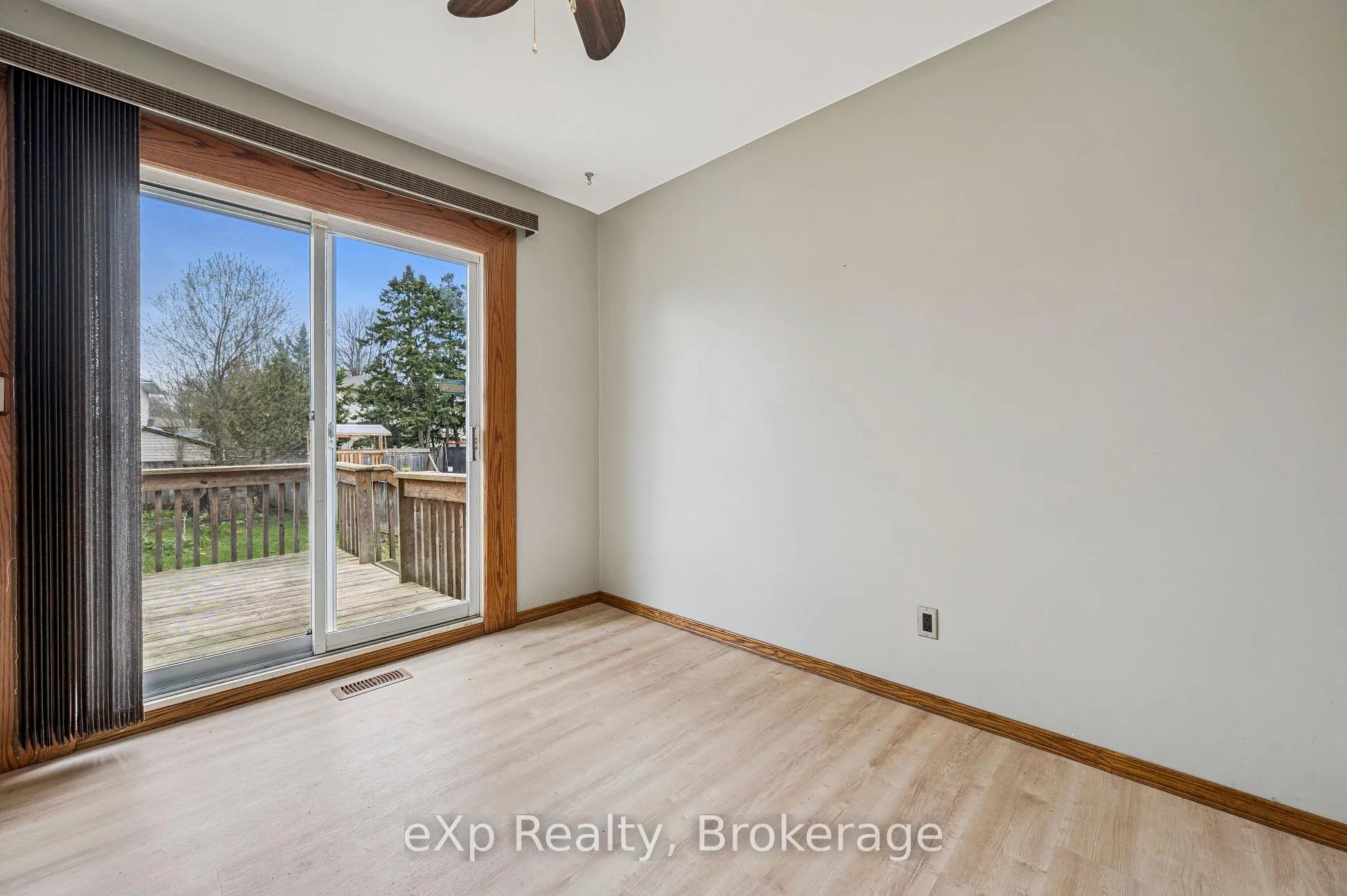 Photo 14 of 124 Montcalm Drive, Kitchener — HOMEH
