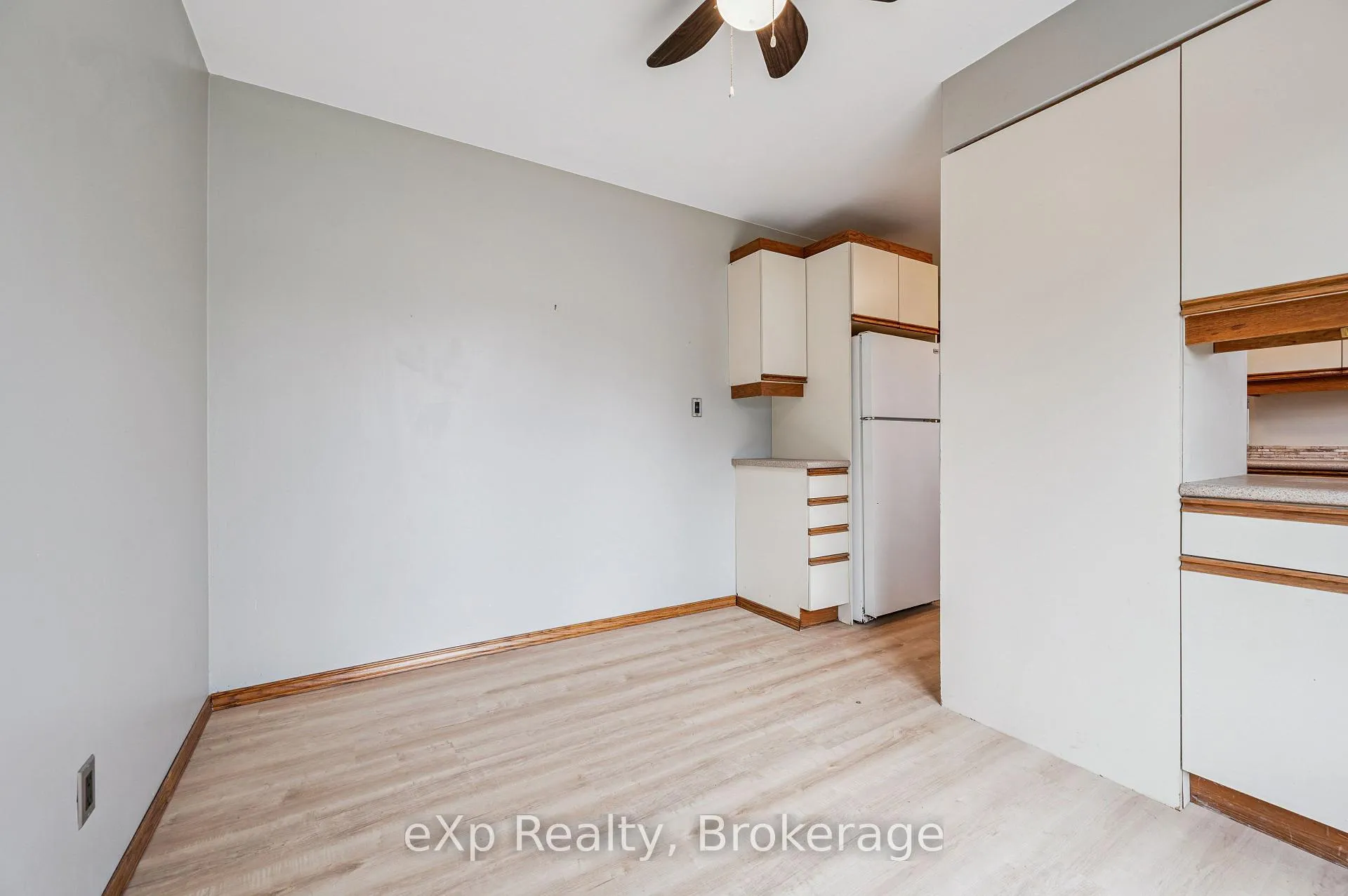 Photo 15 of 124 Montcalm Drive, Kitchener — HOMEH