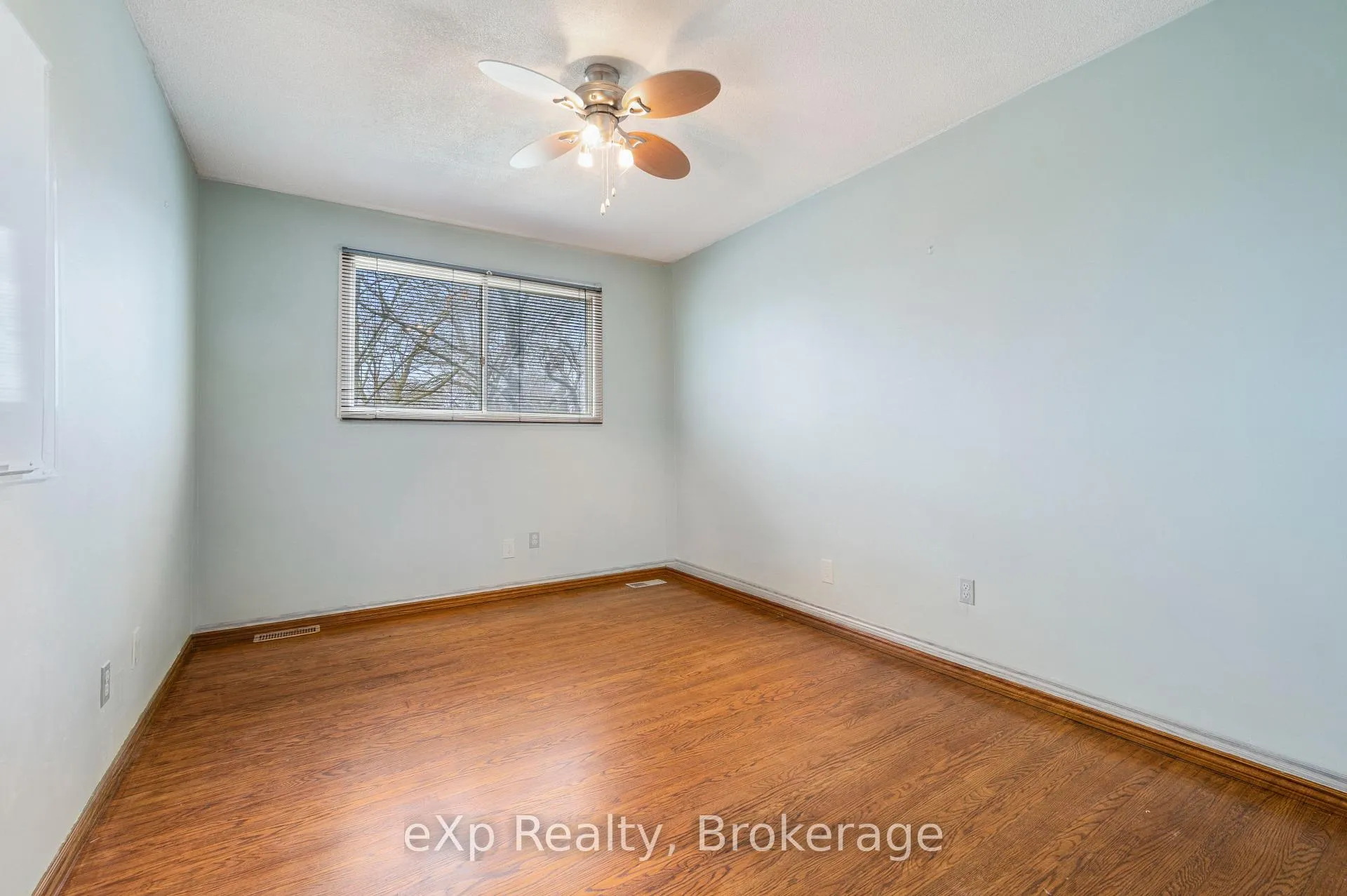 Photo 17 of 124 Montcalm Drive, Kitchener — HOMEH