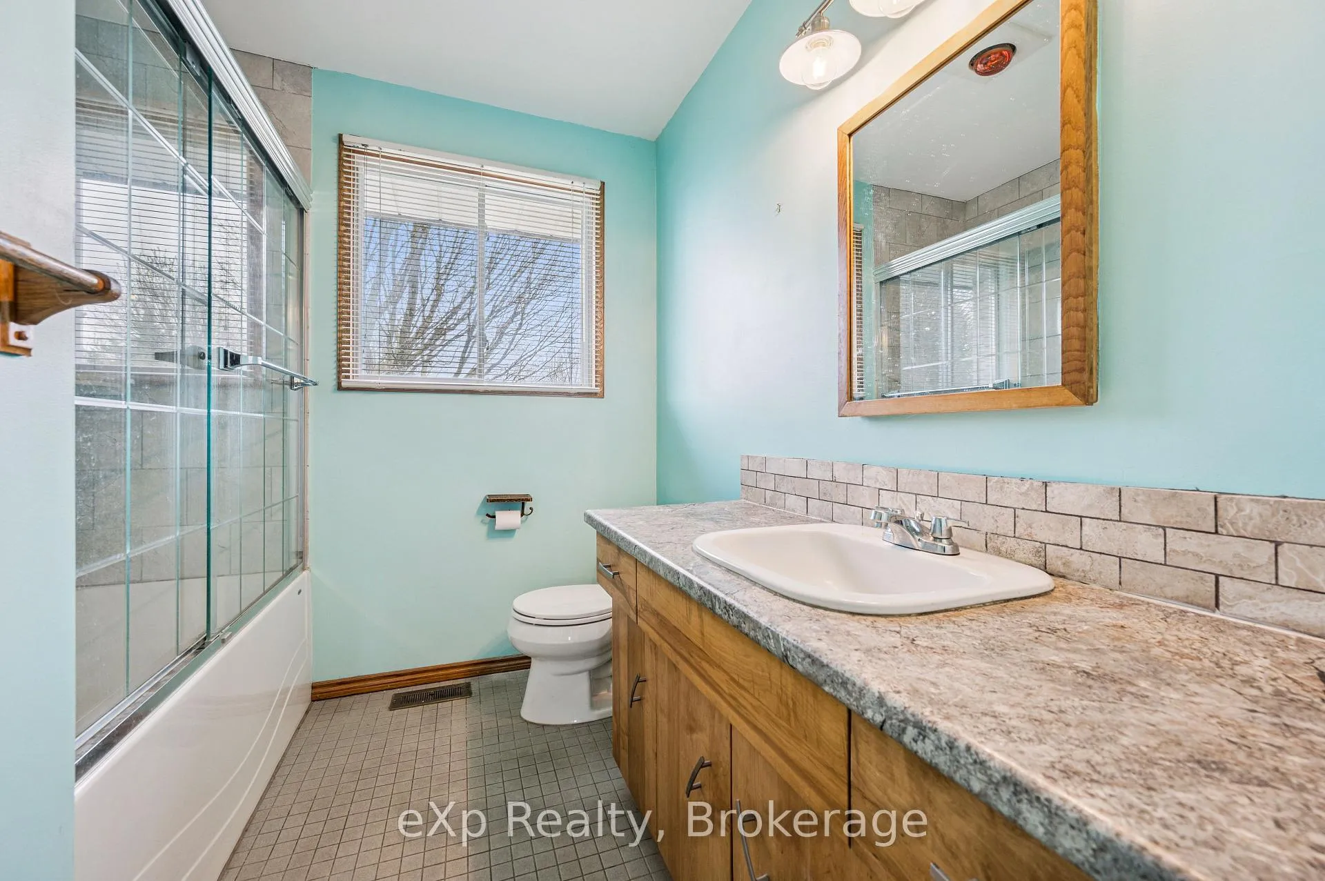 Photo 19 of 124 Montcalm Drive, Kitchener — HOMEH