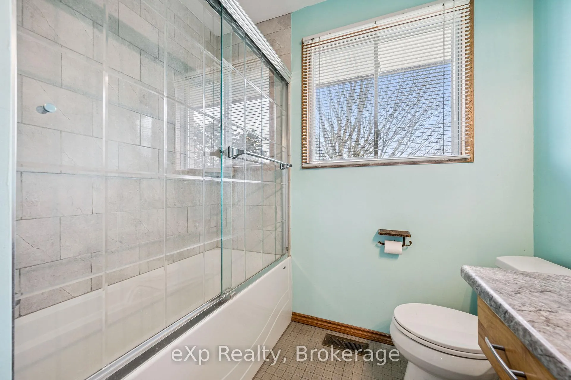 Photo 20 of 124 Montcalm Drive, Kitchener — HOMEH