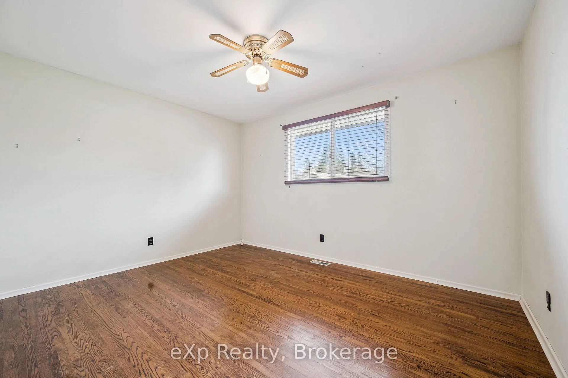 Photo 21 of 124 Montcalm Drive, Kitchener — HOMEH