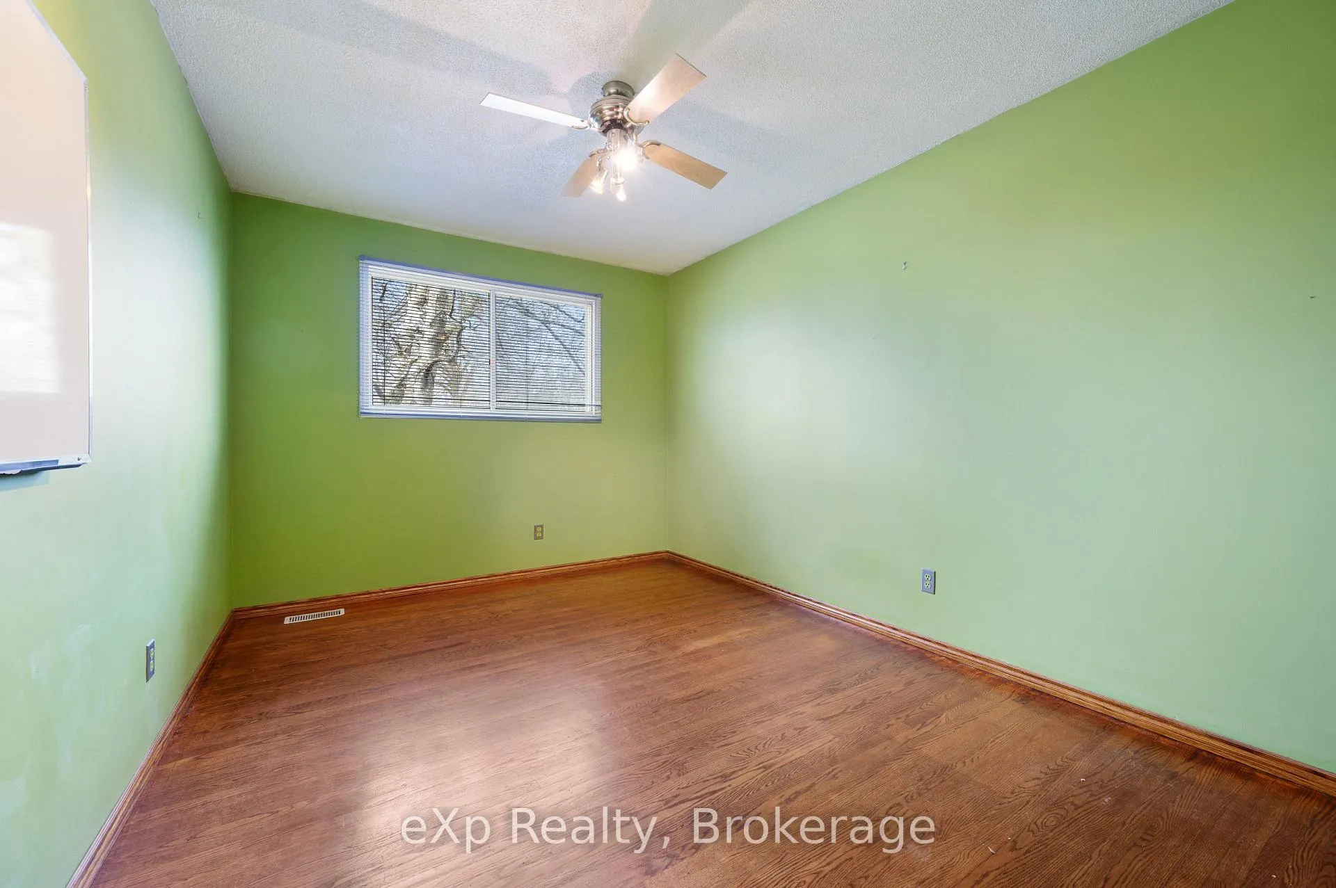 Photo 23 of 124 Montcalm Drive, Kitchener — HOMEH