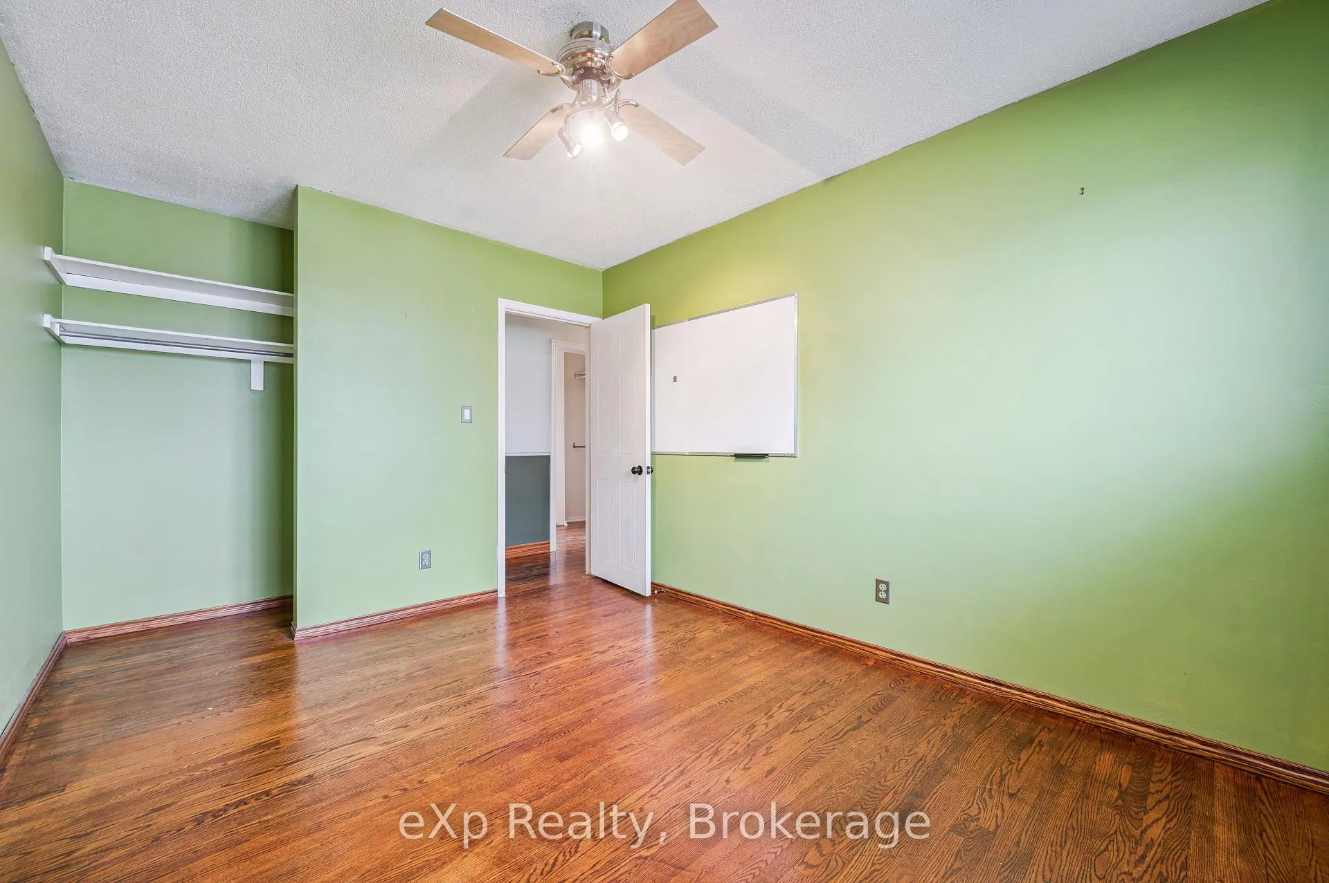 Photo 24 of 124 Montcalm Drive, Kitchener — HOMEH