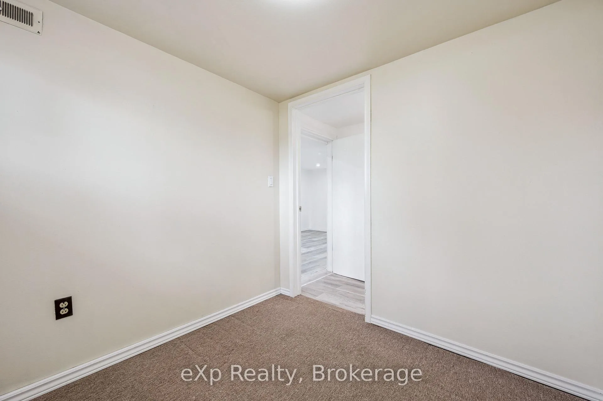 Photo 29 of 124 Montcalm Drive, Kitchener — HOMEH