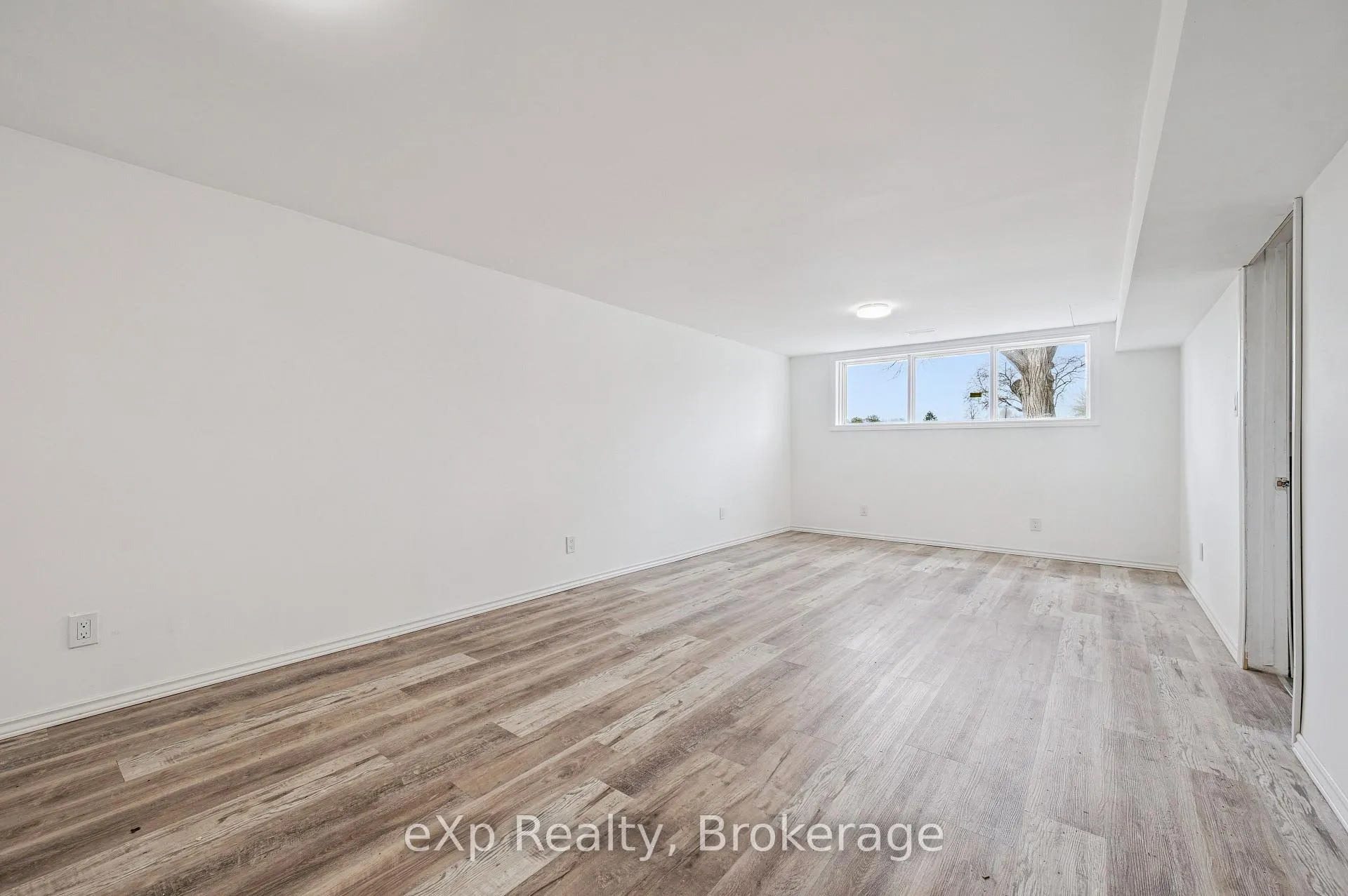 Photo 30 of 124 Montcalm Drive, Kitchener — HOMEH