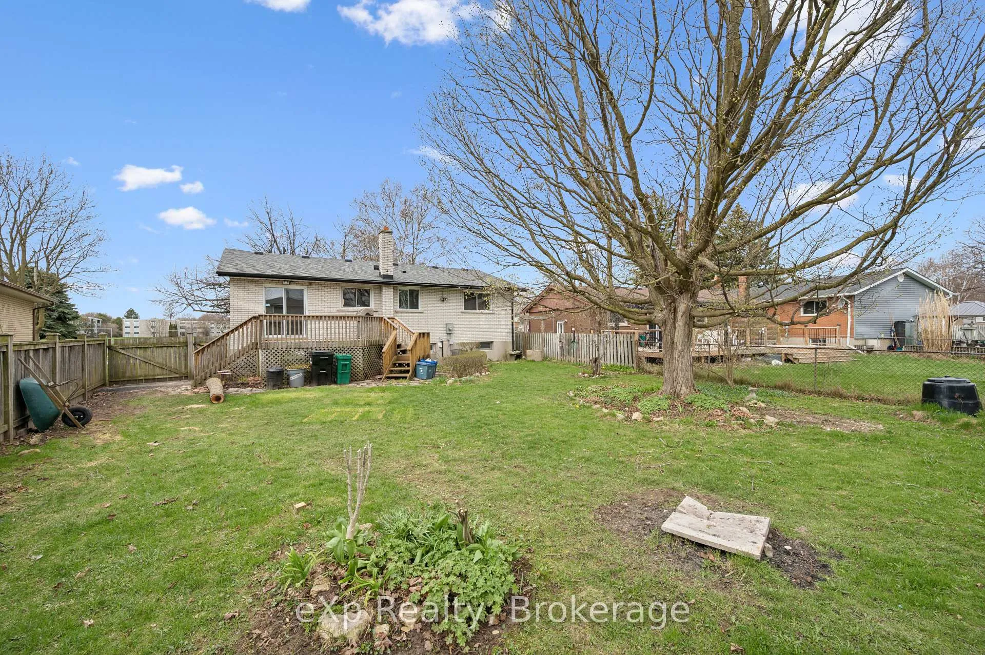 Photo 37 of 124 Montcalm Drive, Kitchener — HOMEH